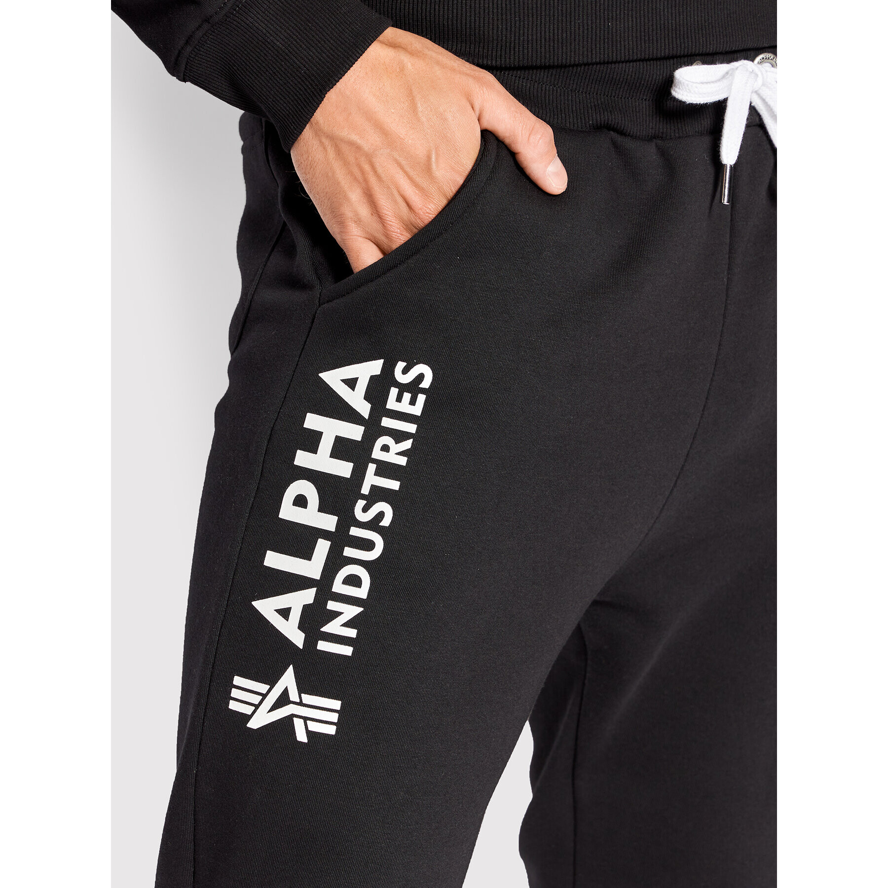 Alpha Industries Pantaloni trening Basic 116368 Negru Regular Fit - Pled.ro