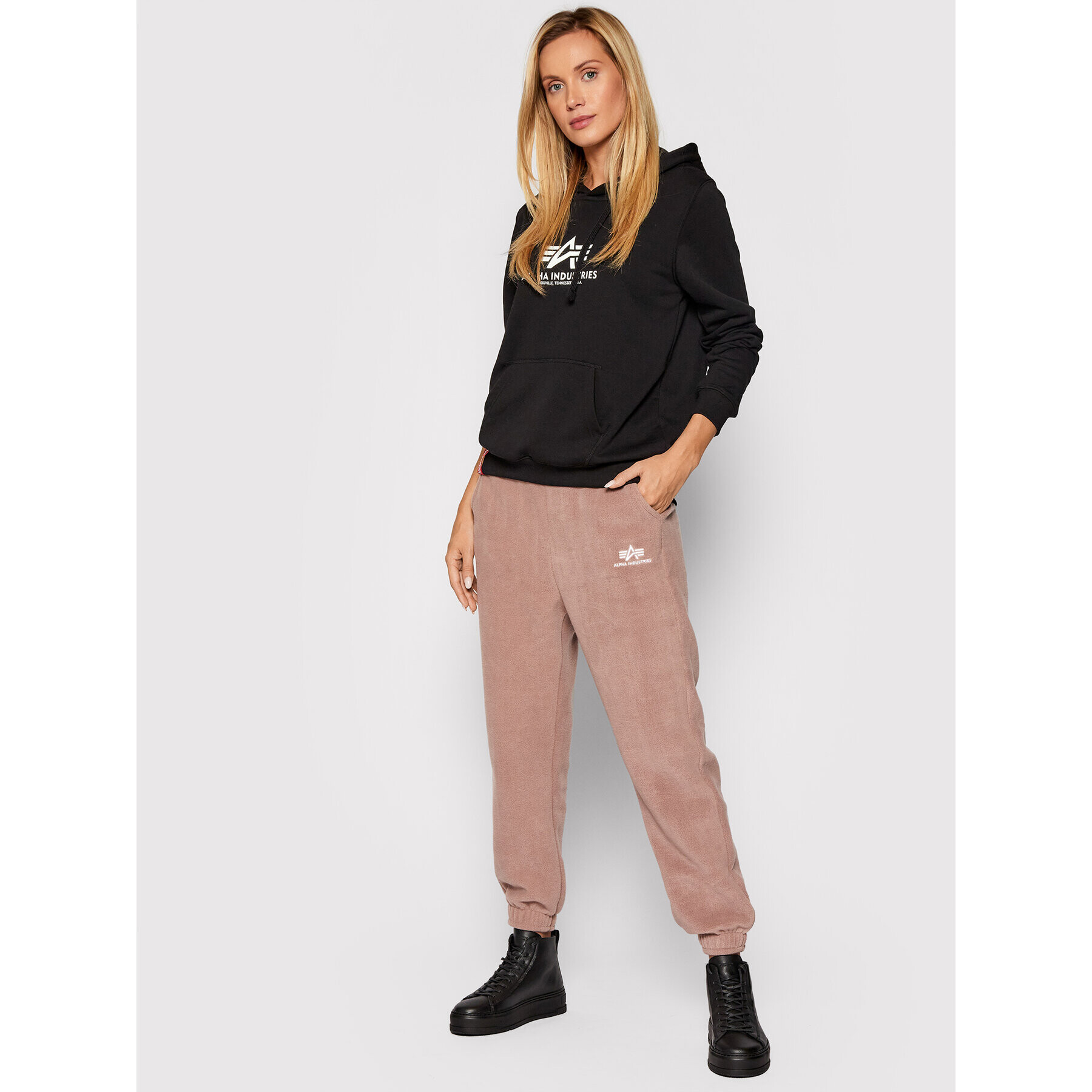 Alpha Industries Pantaloni trening Basic Jogger 118070 Roz Regular Fit - Pled.ro