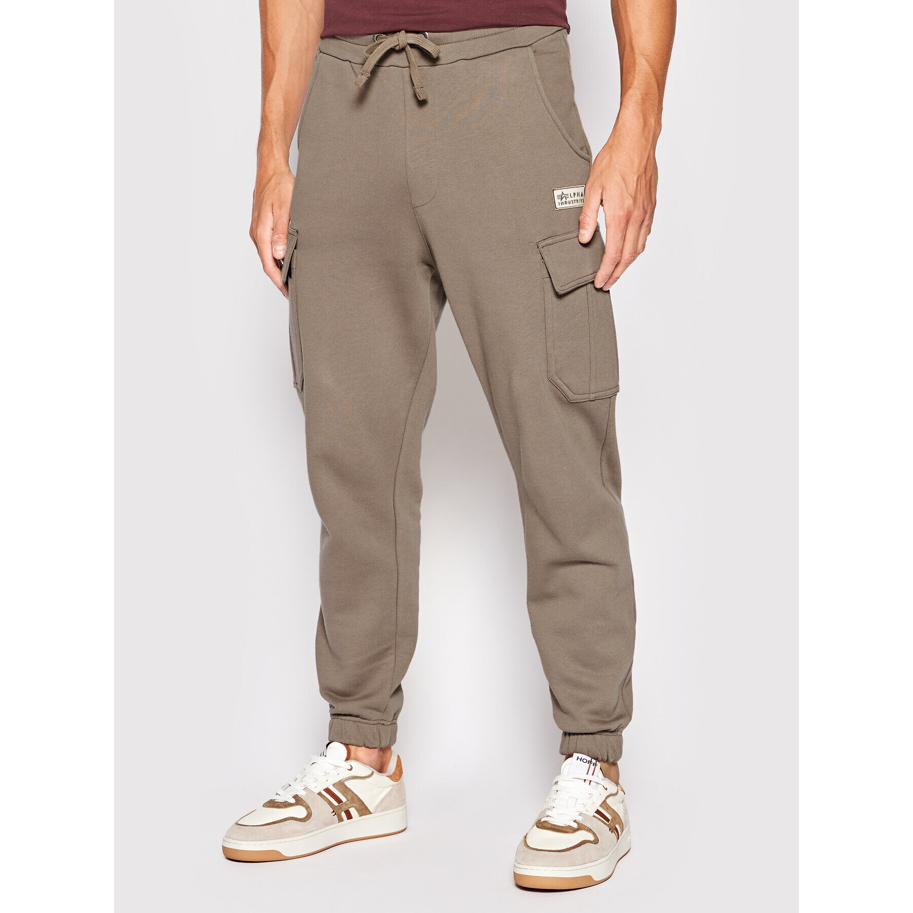 Alpha Industries Pantaloni trening Cargo 106363 Maro Regular Fit - Pled.ro