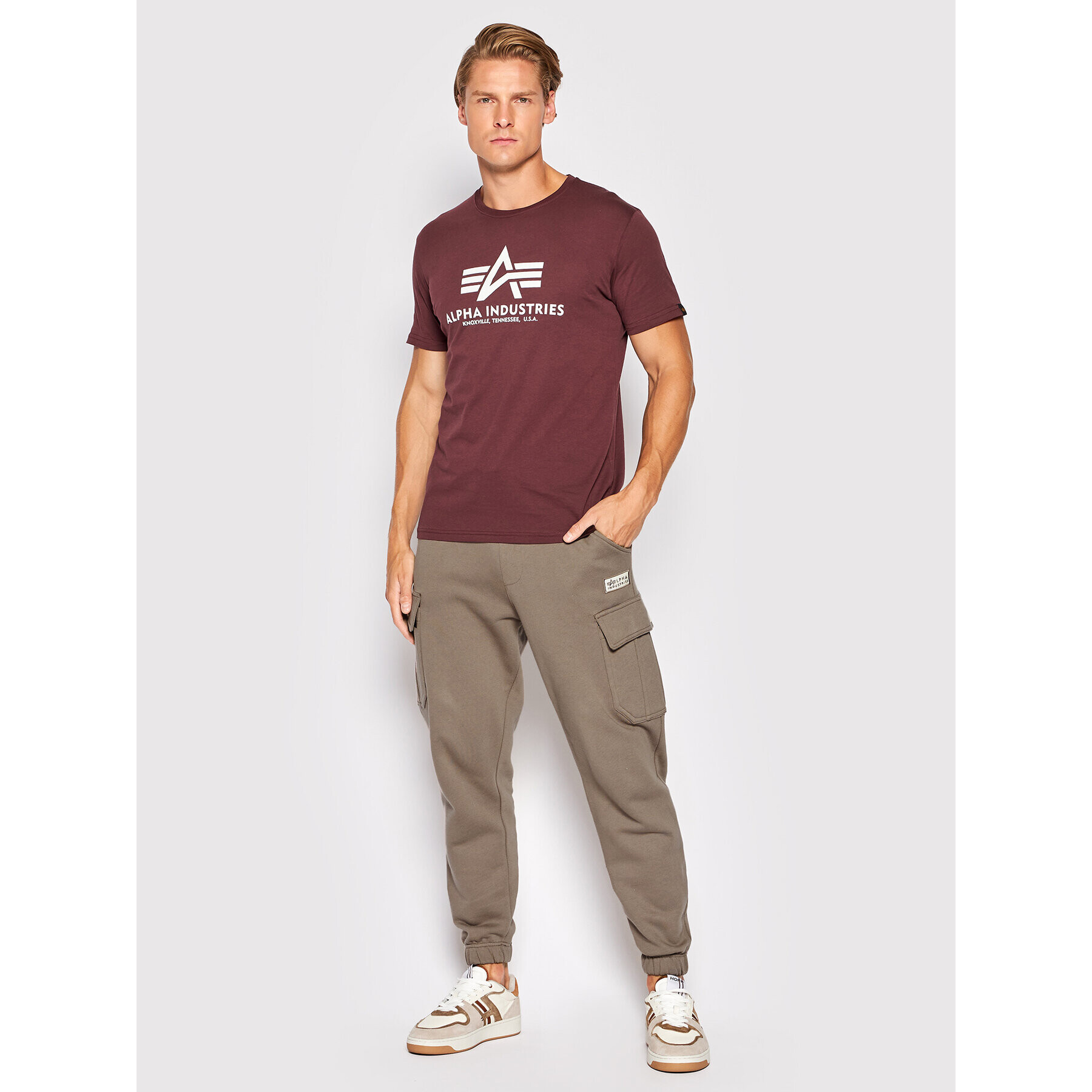 Alpha Industries Pantaloni trening Cargo 106363 Maro Regular Fit - Pled.ro