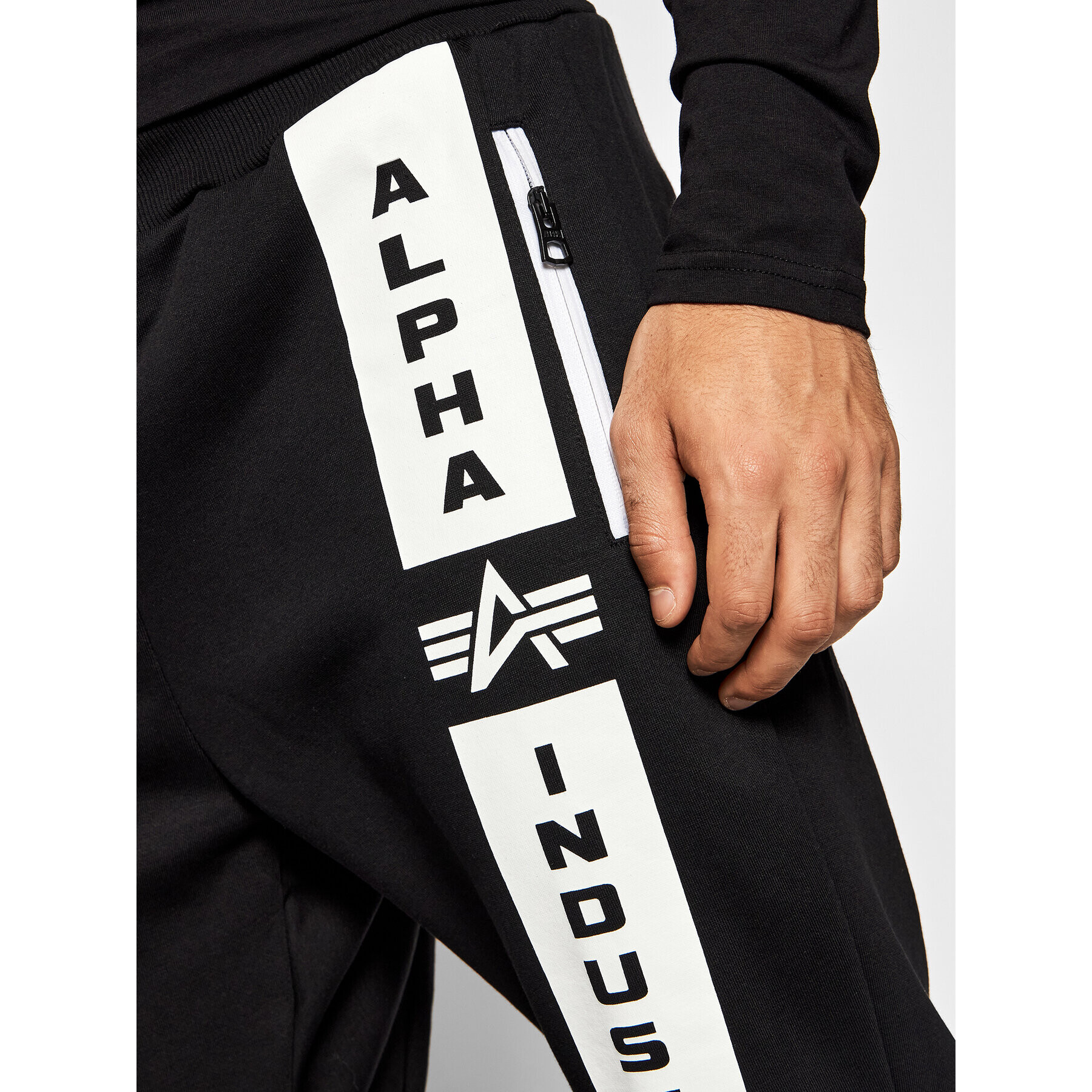 Alpha Industries Pantaloni trening Defense 198372 Negru Regular Fit - Pled.ro