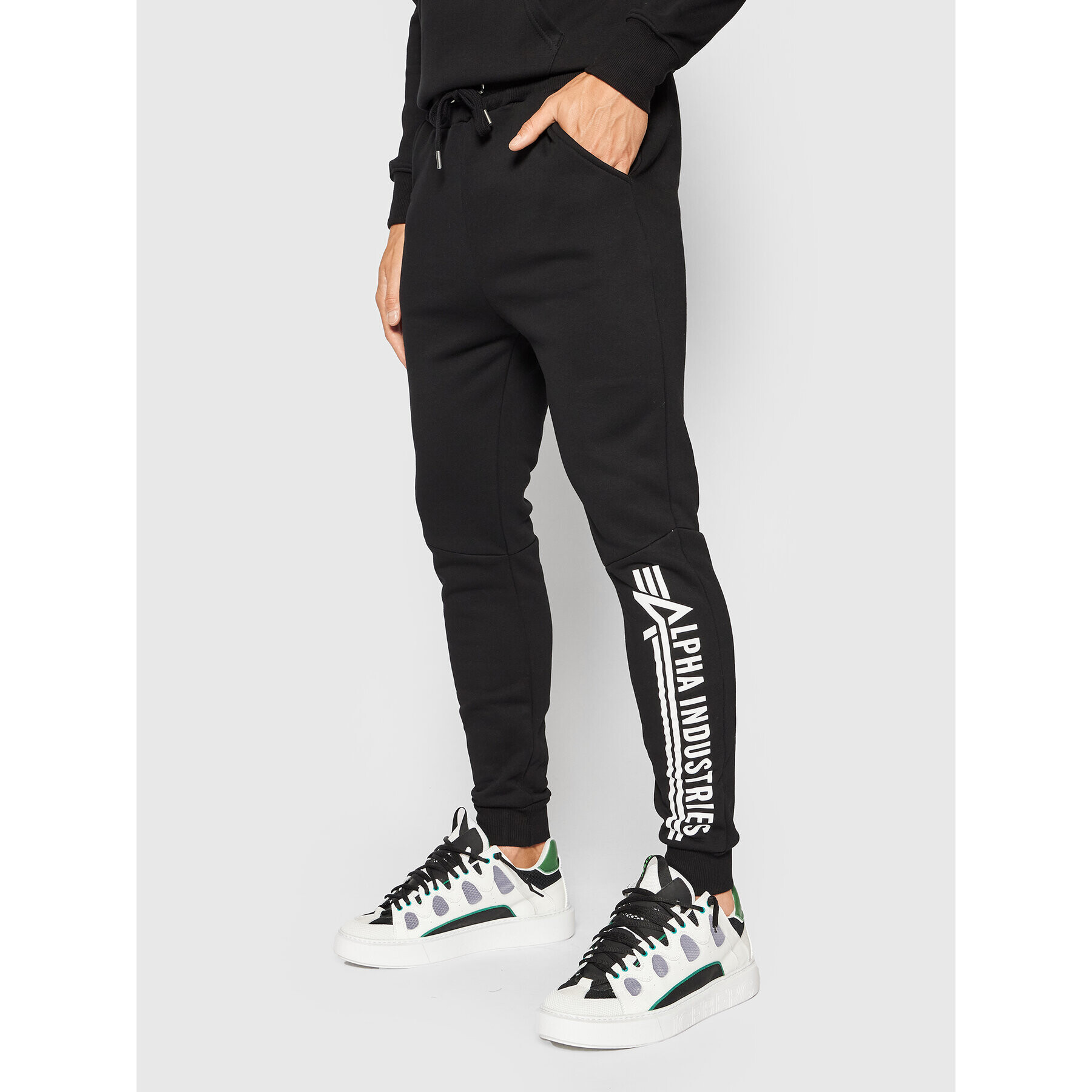 Alpha Industries Pantaloni trening Jogger 118364 Negru Regular Fit - Pled.ro