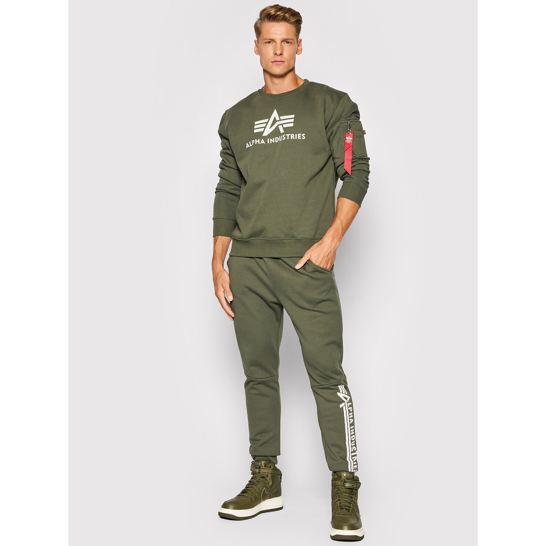 Alpha Industries Pantaloni trening Jogger 118364 Verde Regular Fit - Pled.ro