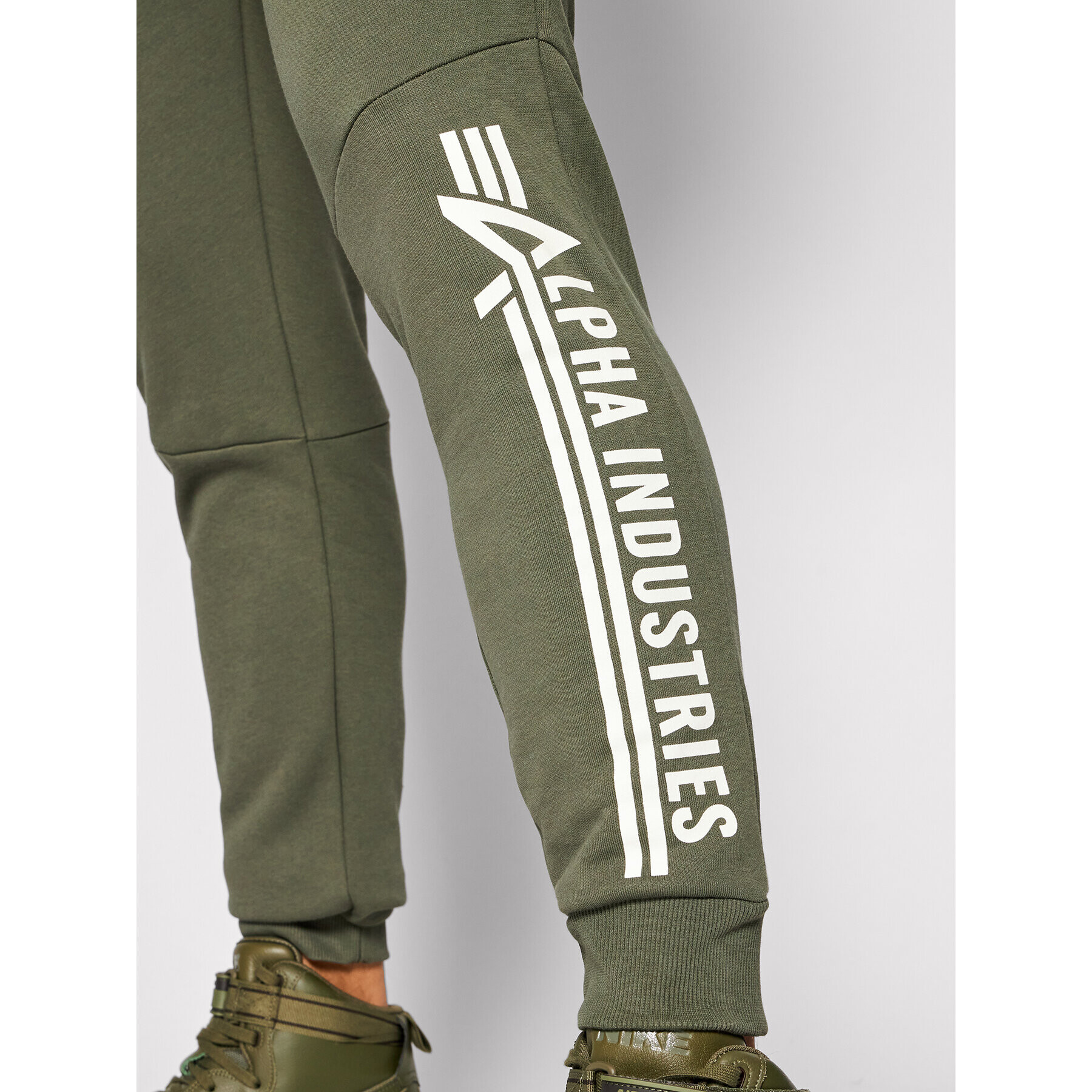 Alpha Industries Pantaloni trening Jogger 118364 Verde Regular Fit - Pled.ro