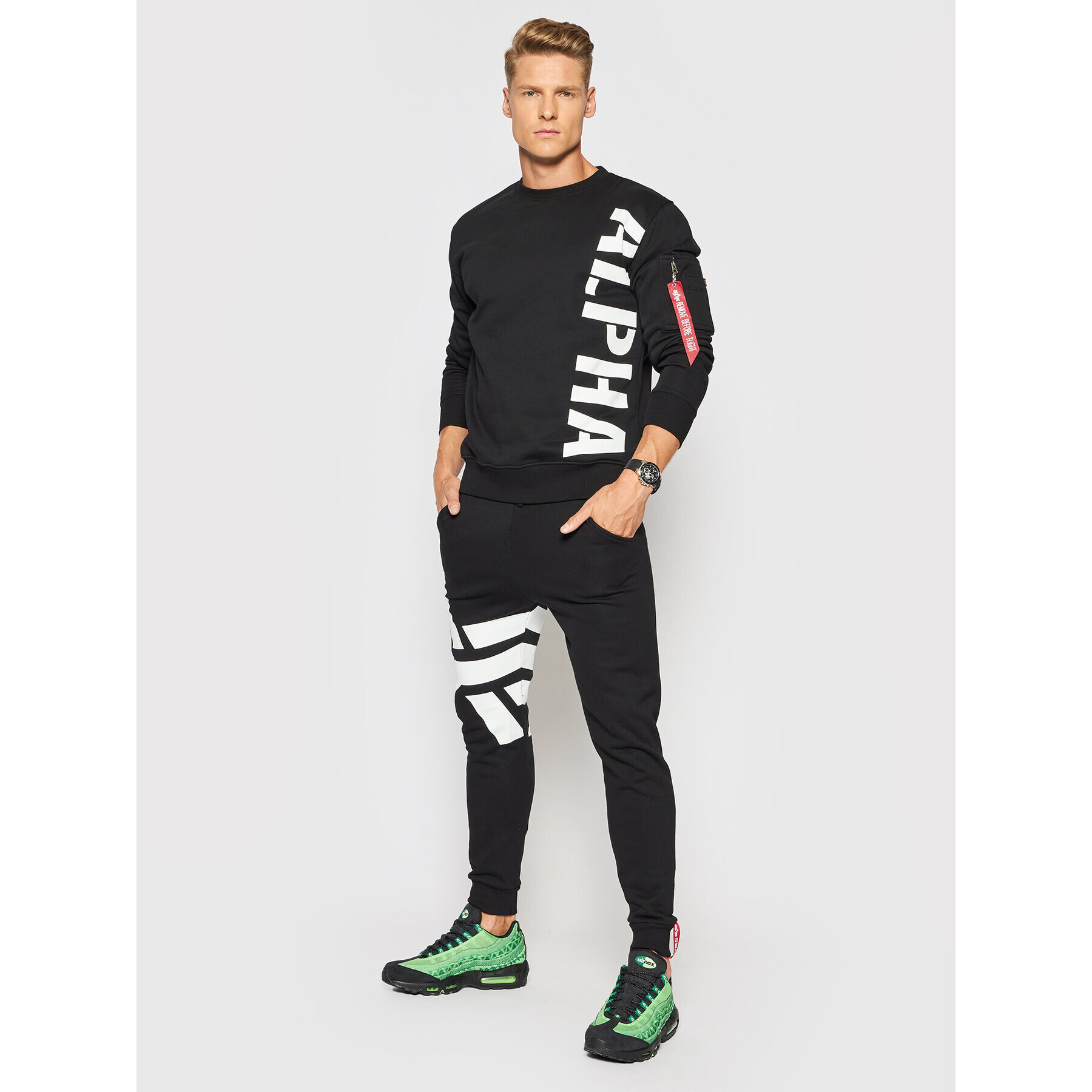 Alpha Industries Pantaloni trening Side Logo 118362 Negru Slim Fit - Pled.ro