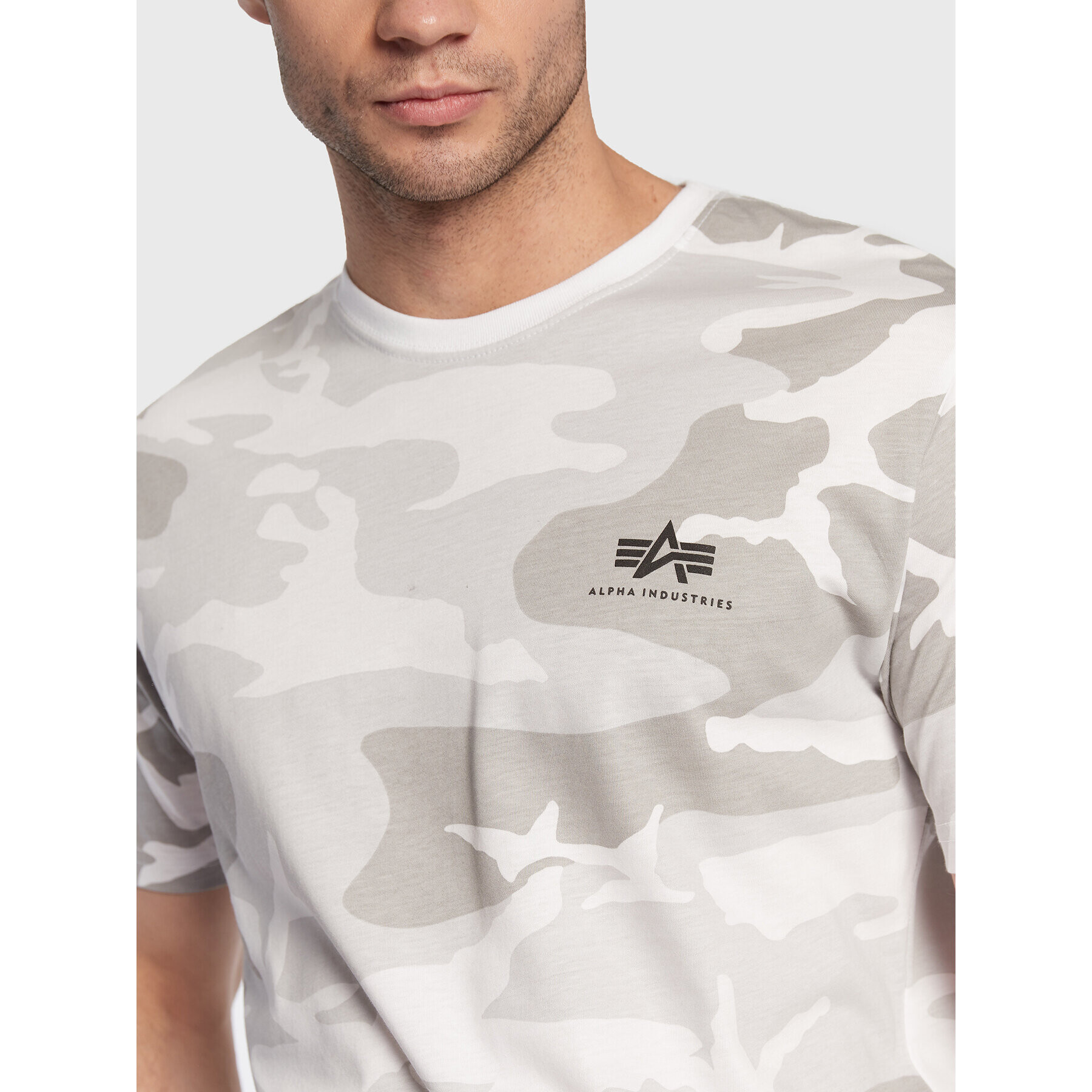 Alpha Industries Tricou Backprint T Camo 128507C Alb Regular Fit - Pled.ro