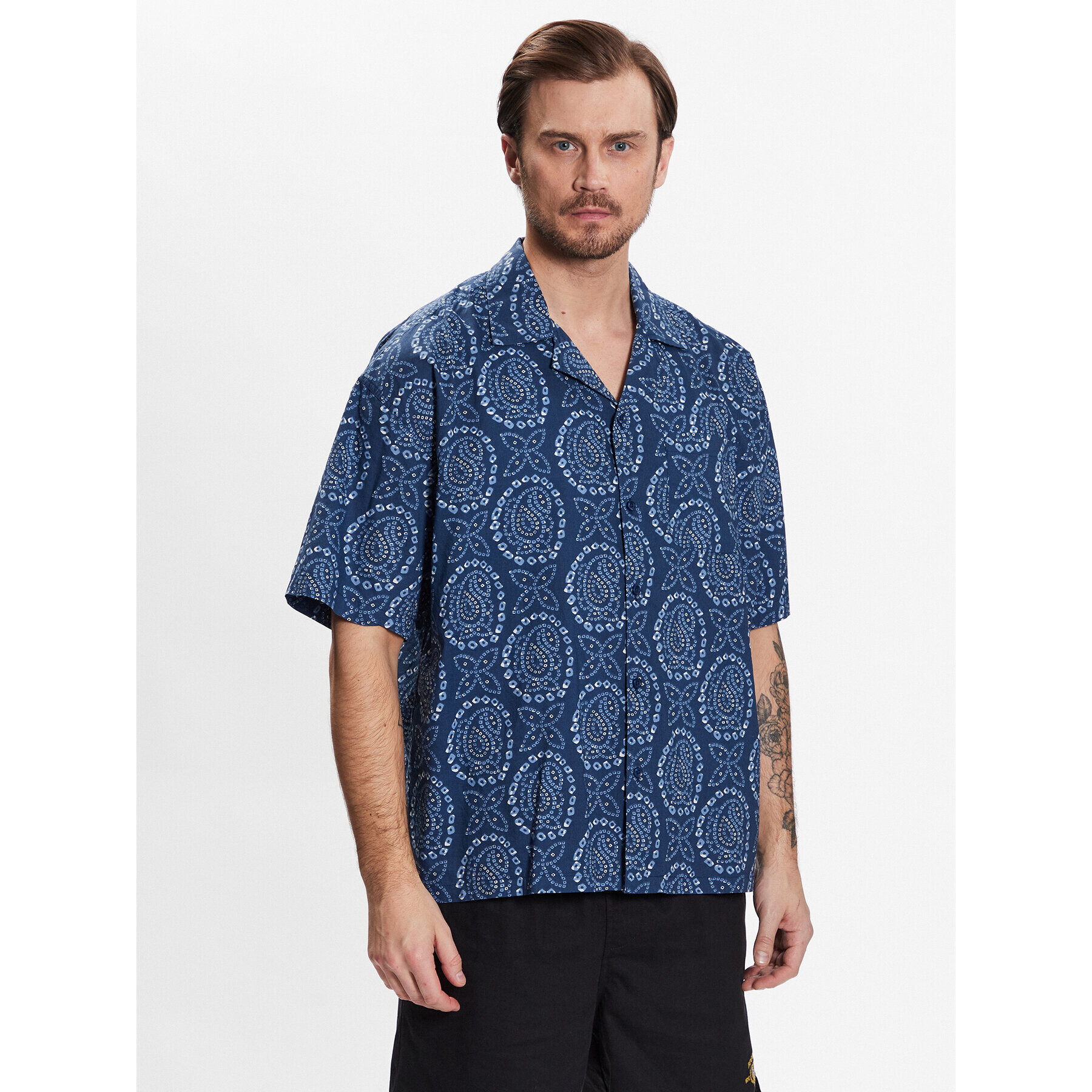 BDG Urban Outfitters Cămașă BDG AO DOT PRINT SHIRT 76742592 Albastru Classic Fit - Pled.ro