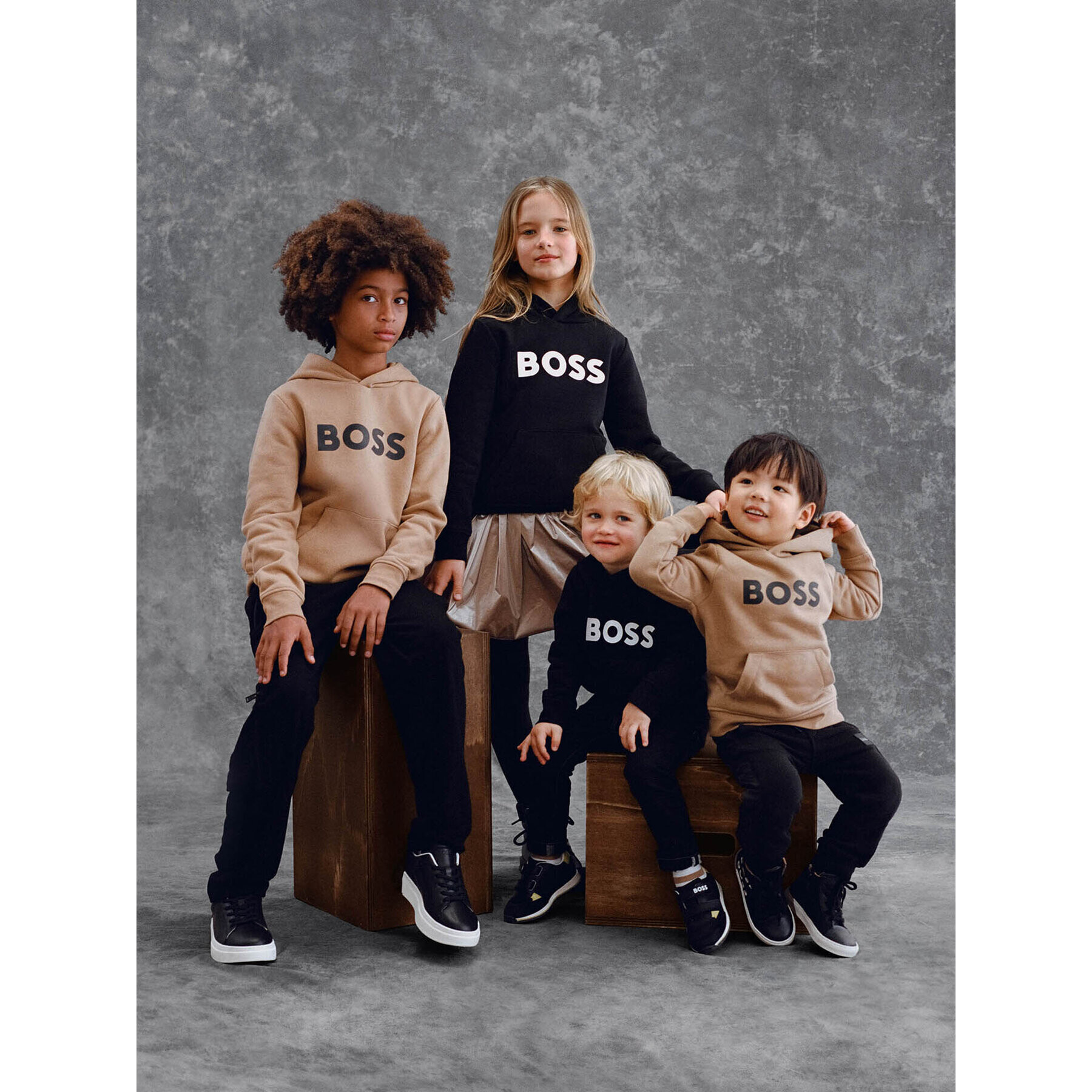 Boss Bluză J25Q15 S Negru Regular Fit - Pled.ro