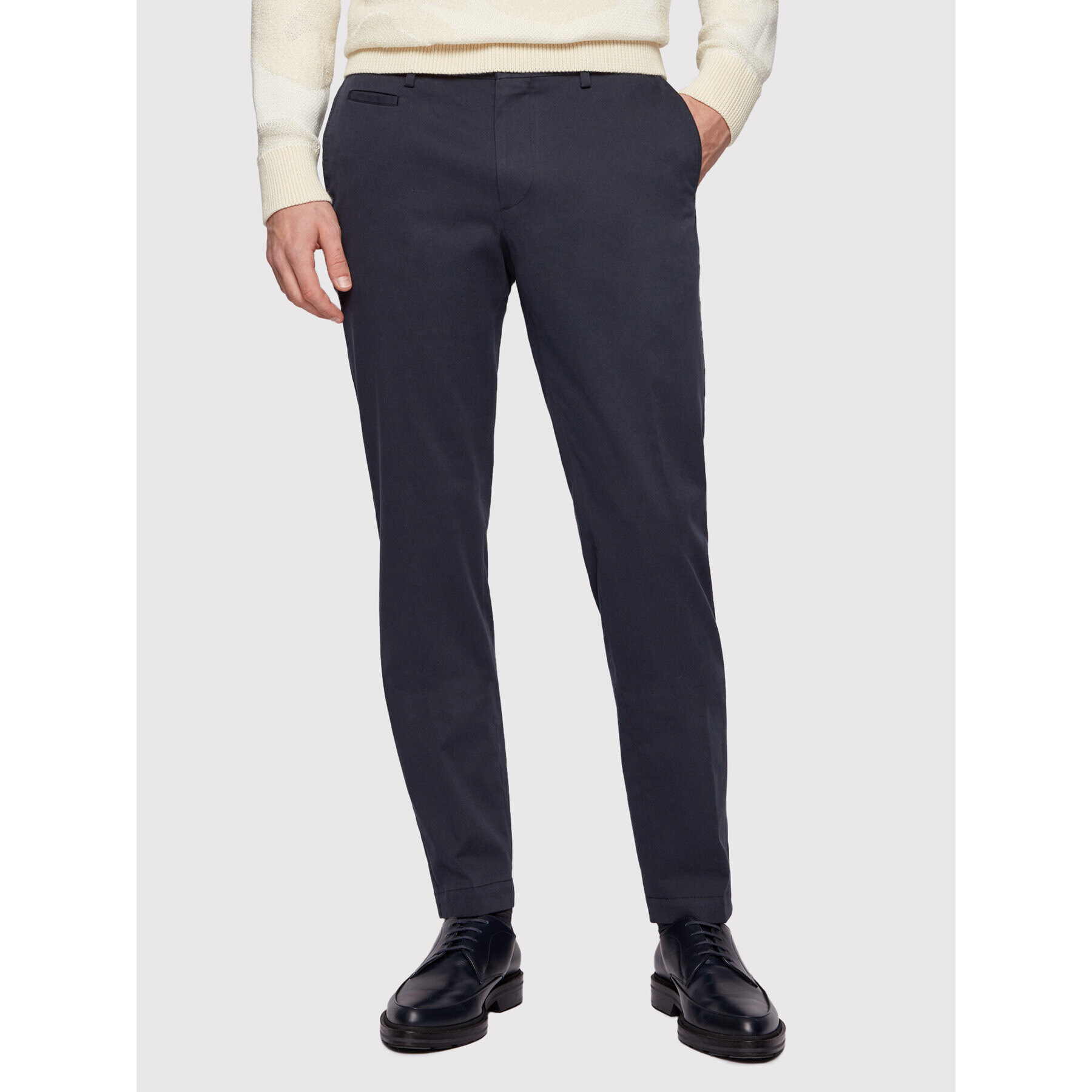 Boss Pantaloni chino Broad1-W 50447070 Bleumarin Slim Fit - Pled.ro