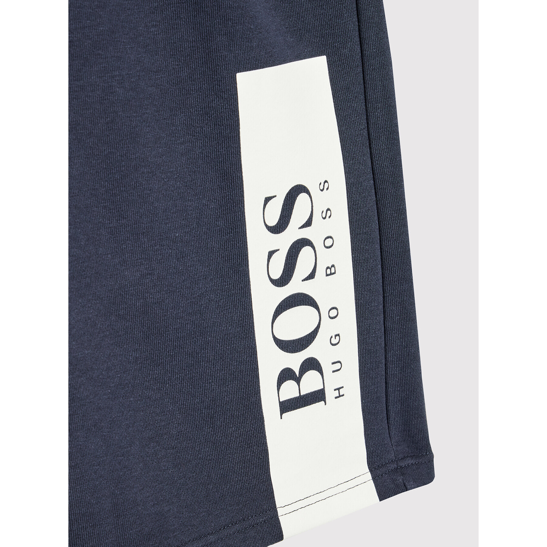 Boss Pantaloni scurți sport J24744 D Bleumarin Regular Fit - Pled.ro