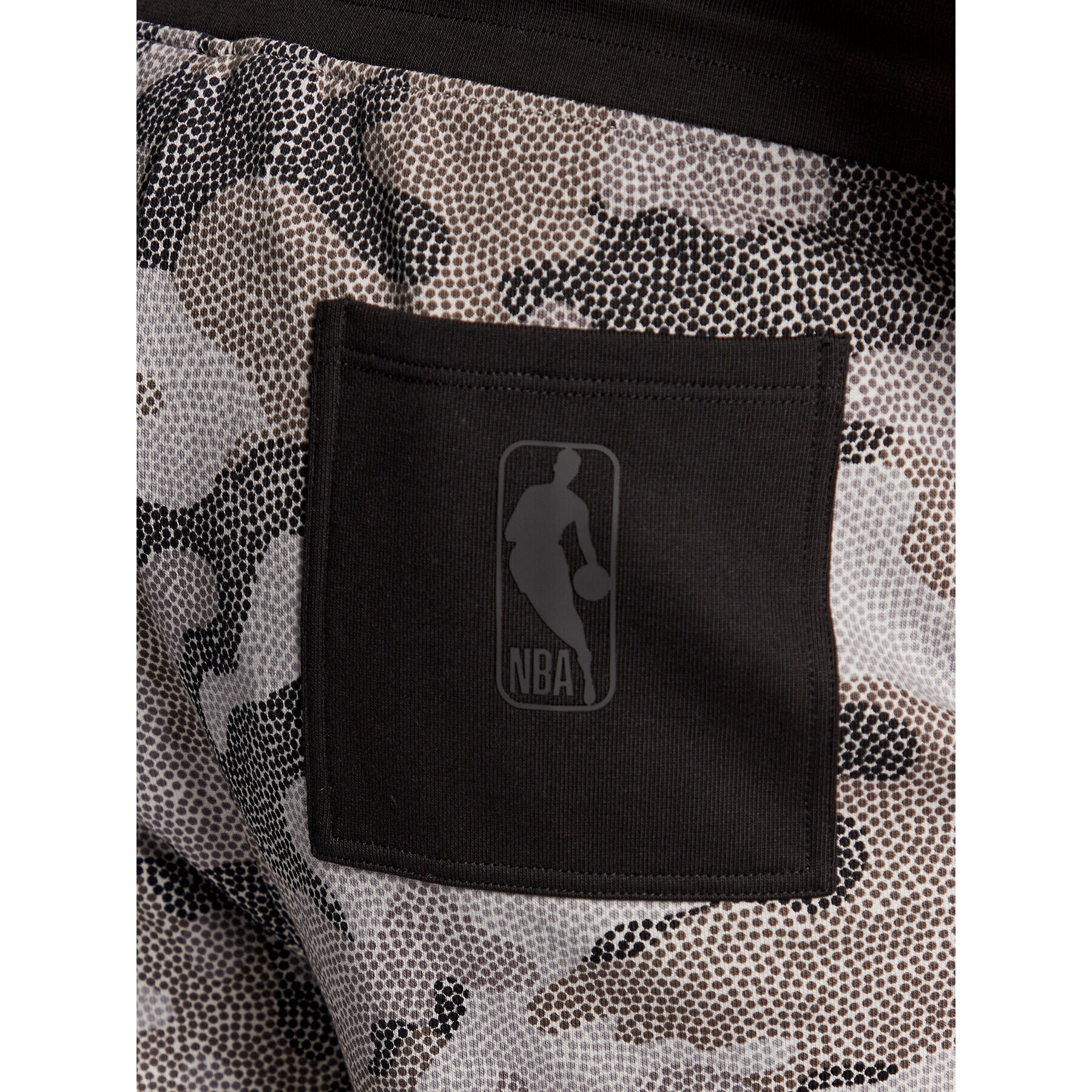 Boss Pantaloni scurți sport Slam_Camo_NBA 50477471 Gri Regular Fit - Pled.ro