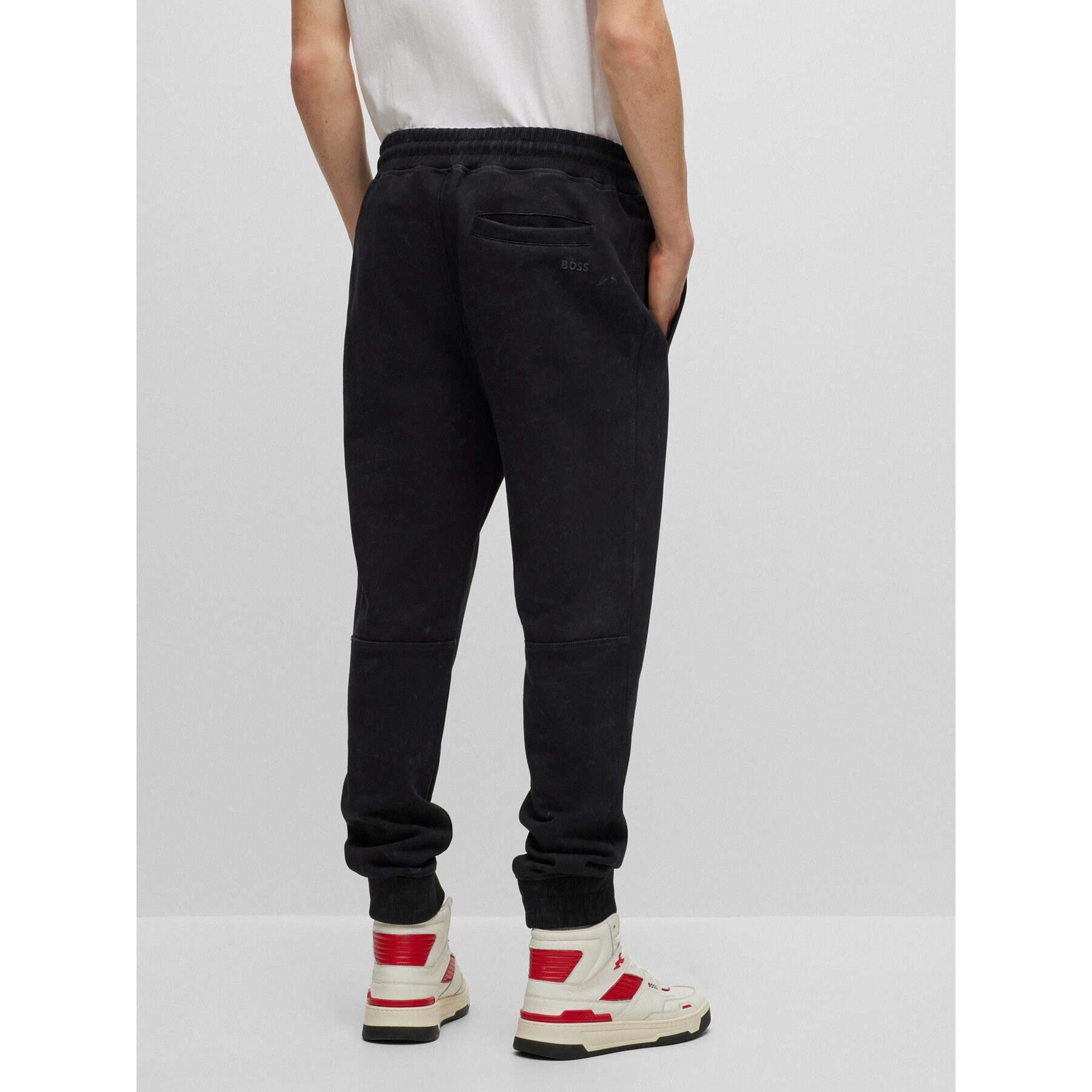 Boss Pantaloni trening 50495288 Negru Relaxed Fit - Pled.ro