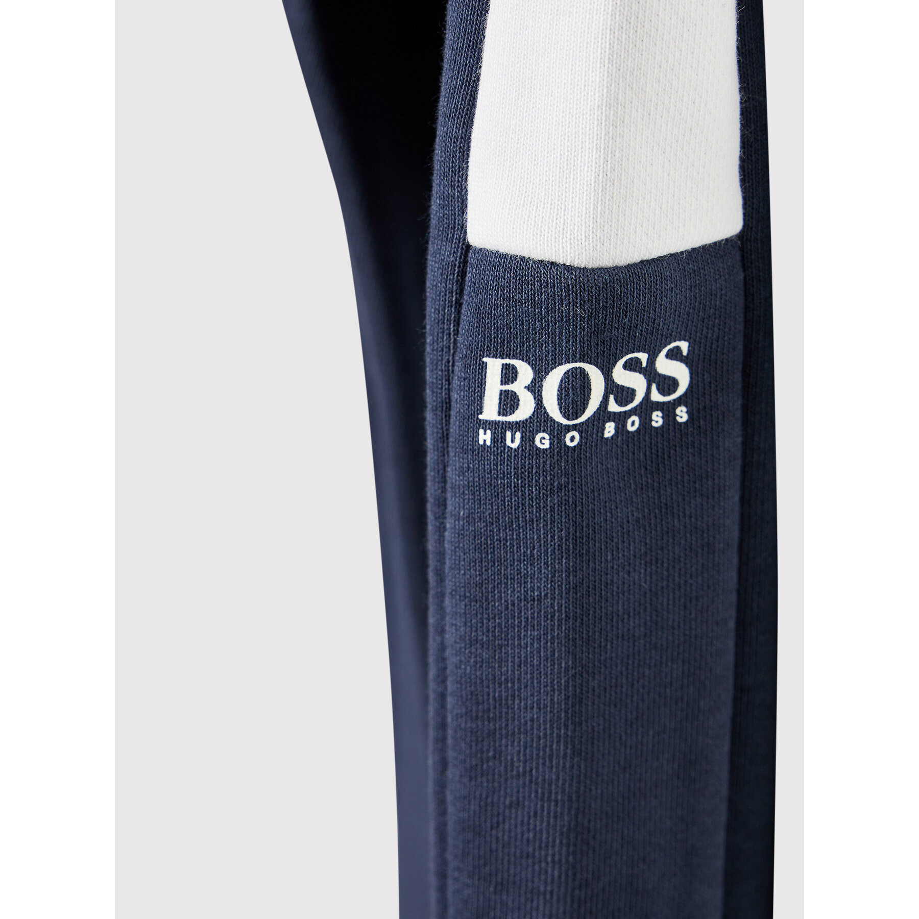 Boss Pantaloni trening J24752 S Bleumarin Regular Fit - Pled.ro