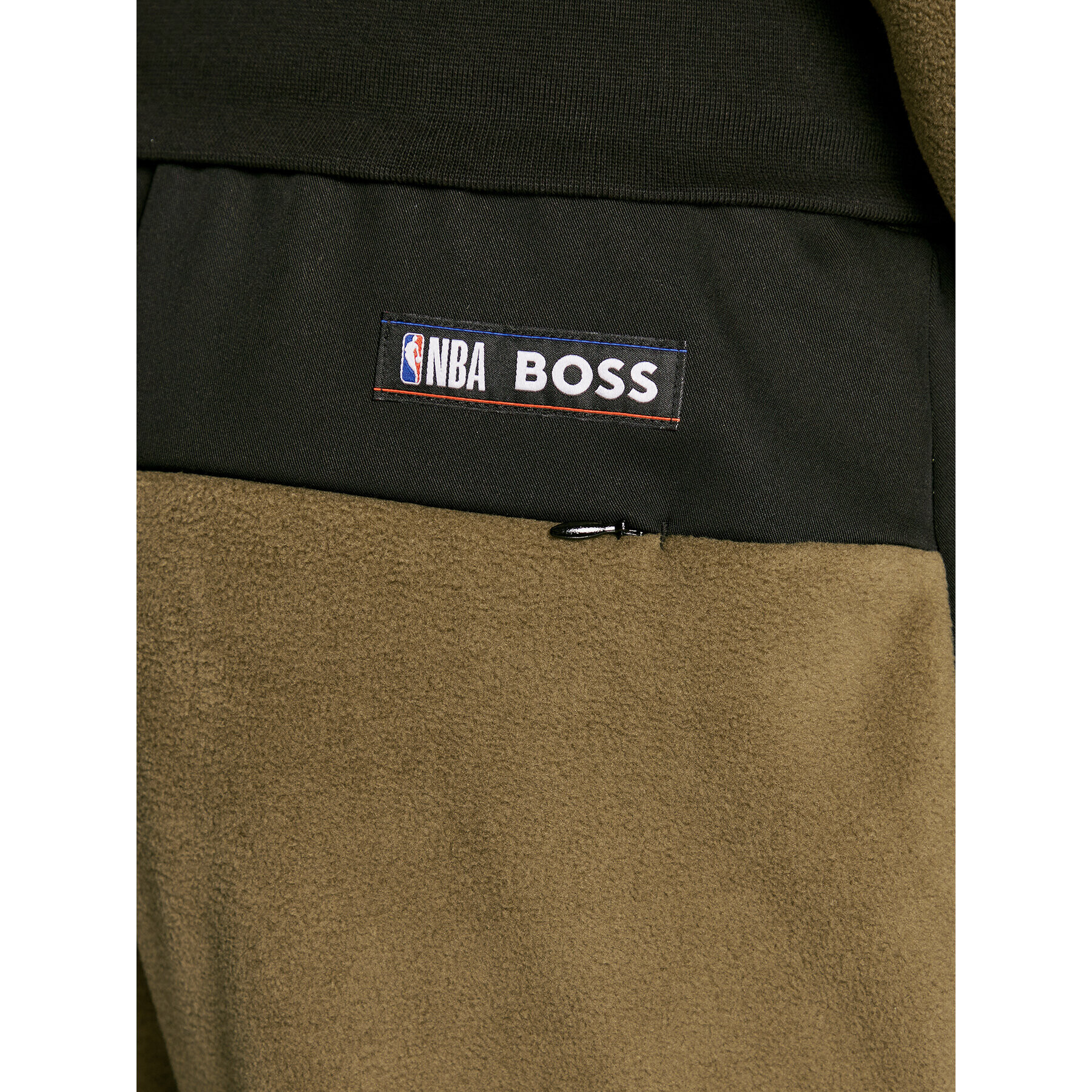 Boss Pantaloni trening NBA Sanim 50477483 Kaki Regular Fit - Pled.ro