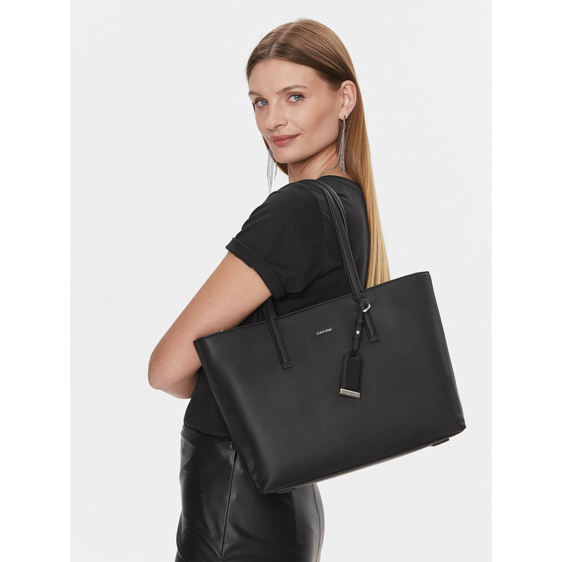 Calvin Klein Geantă Ck Must Shopper Md K60K610736 Negru - Pled.ro