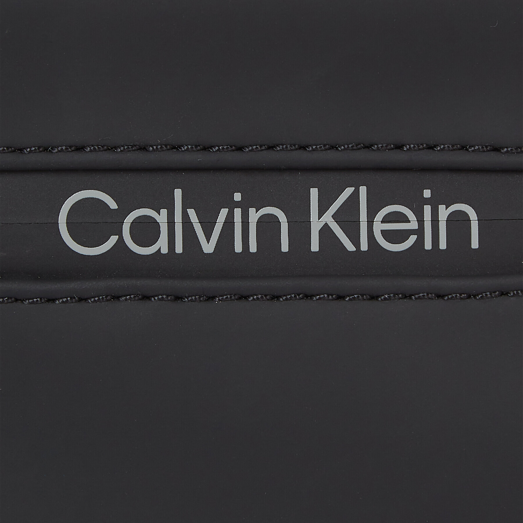 Calvin Klein Geantă crossover Rubberized Conv Flatpack S K50K510795 Negru - Pled.ro