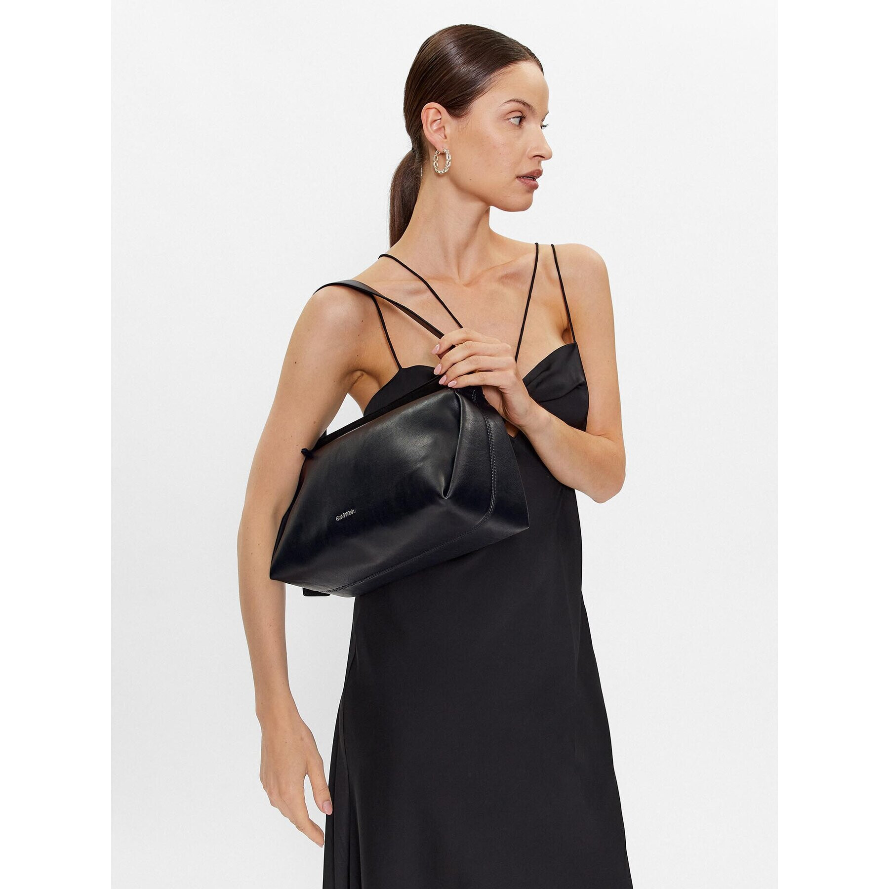 Calvin Klein Geantă Elevated Soft Shoulder Bag Sm K60K610756 Negru - Pled.ro