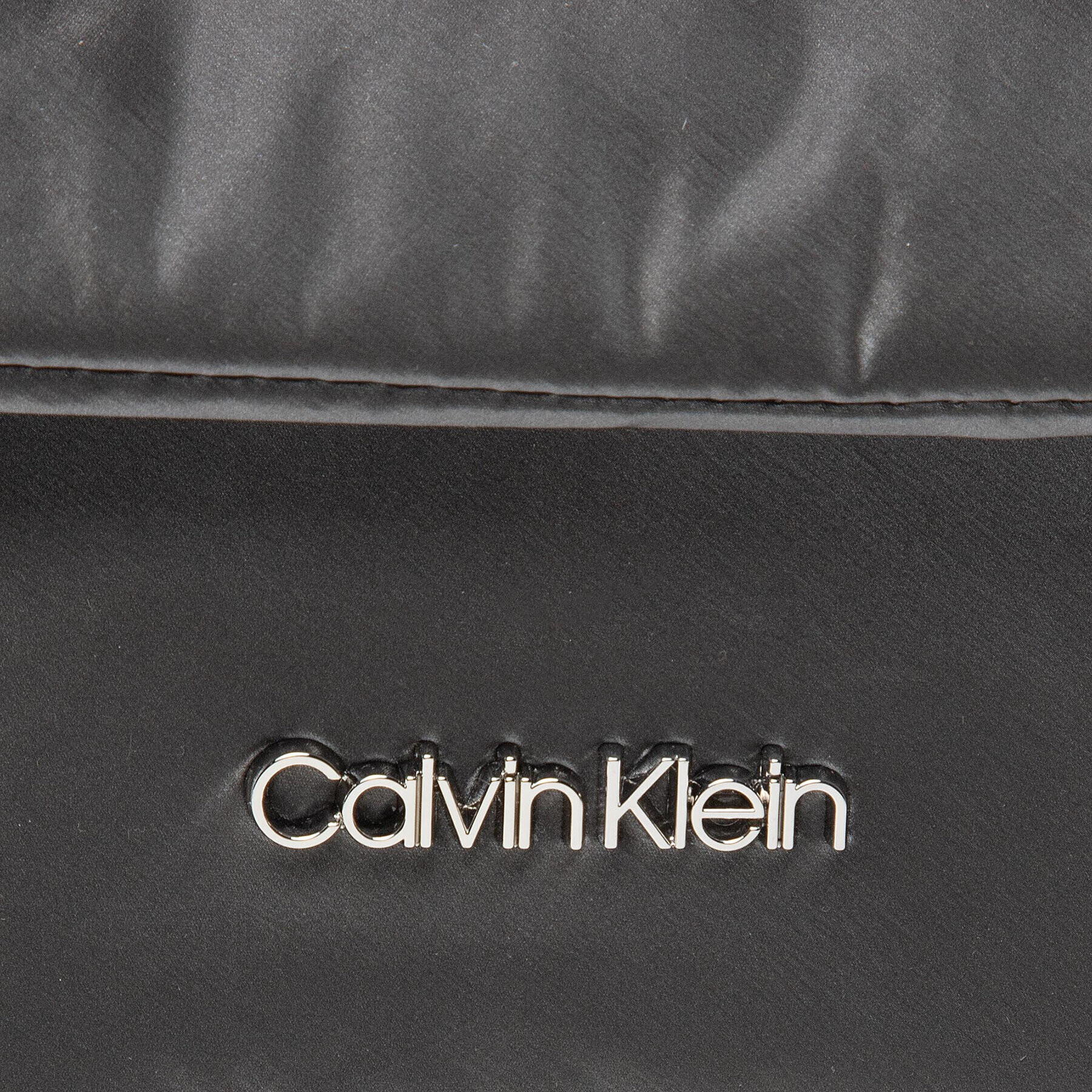 Calvin Klein Geantă Linked Xbody Metallic K60K608743 Gri - Pled.ro