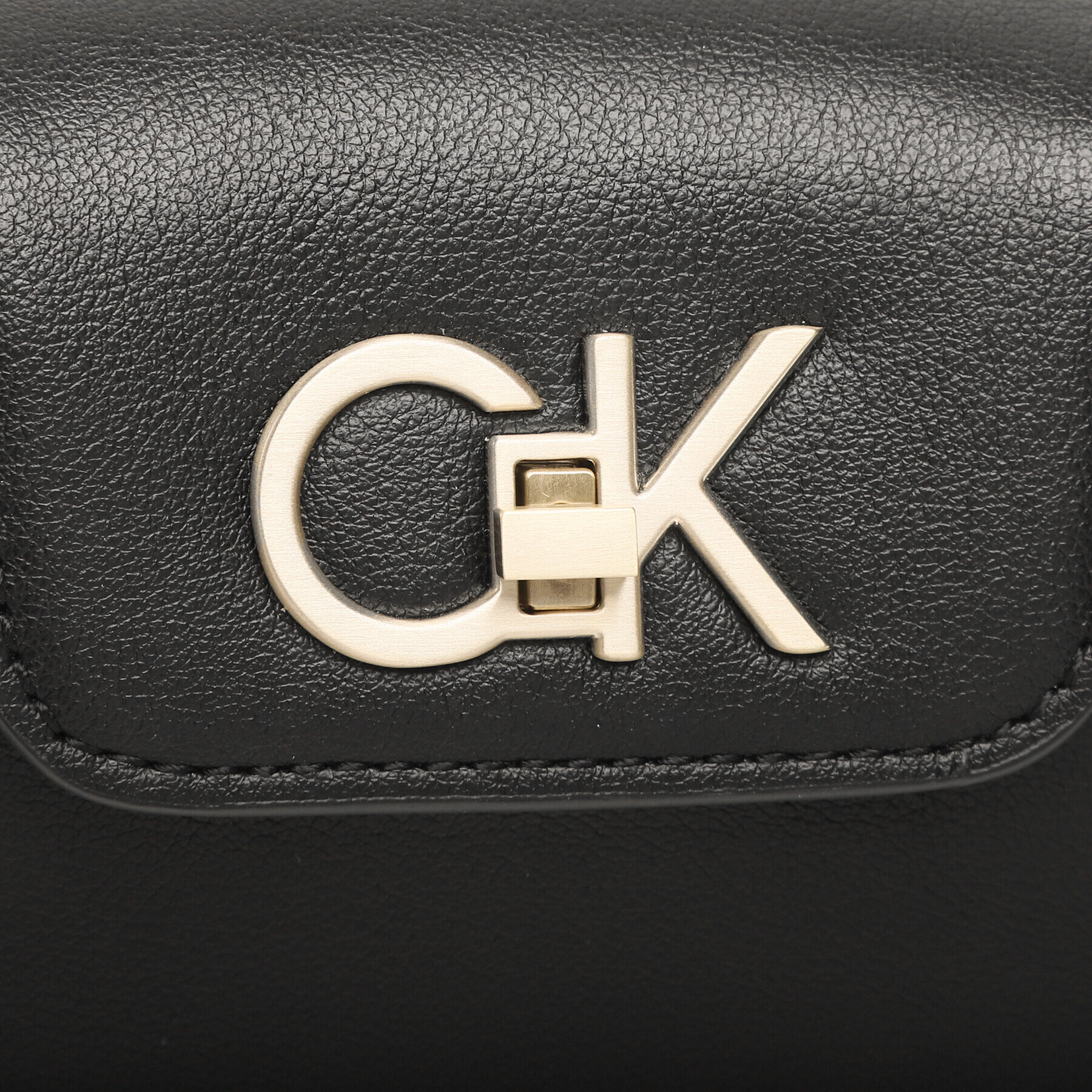 Calvin Klein Geantă Re-Lock Crossbody W/Flap Sm K60K610770 Negru - Pled.ro