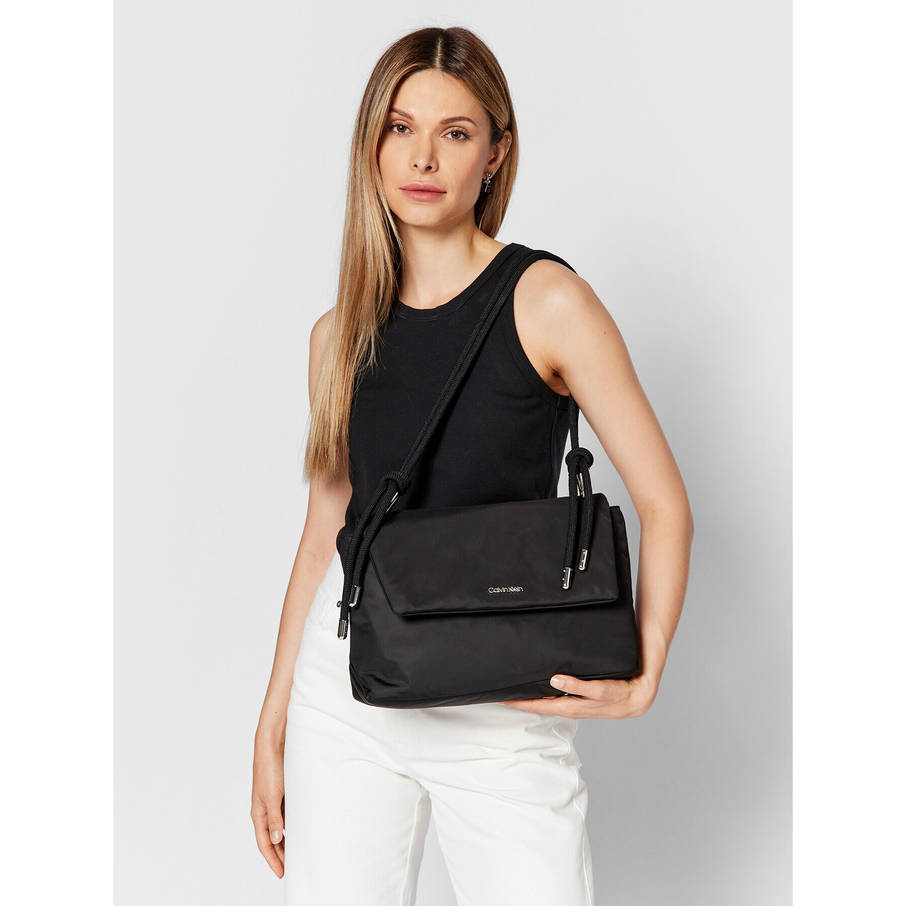 Calvin Klein Geantă Roped Shoulder Bag Nylon K60K609407 Negru - Pled.ro