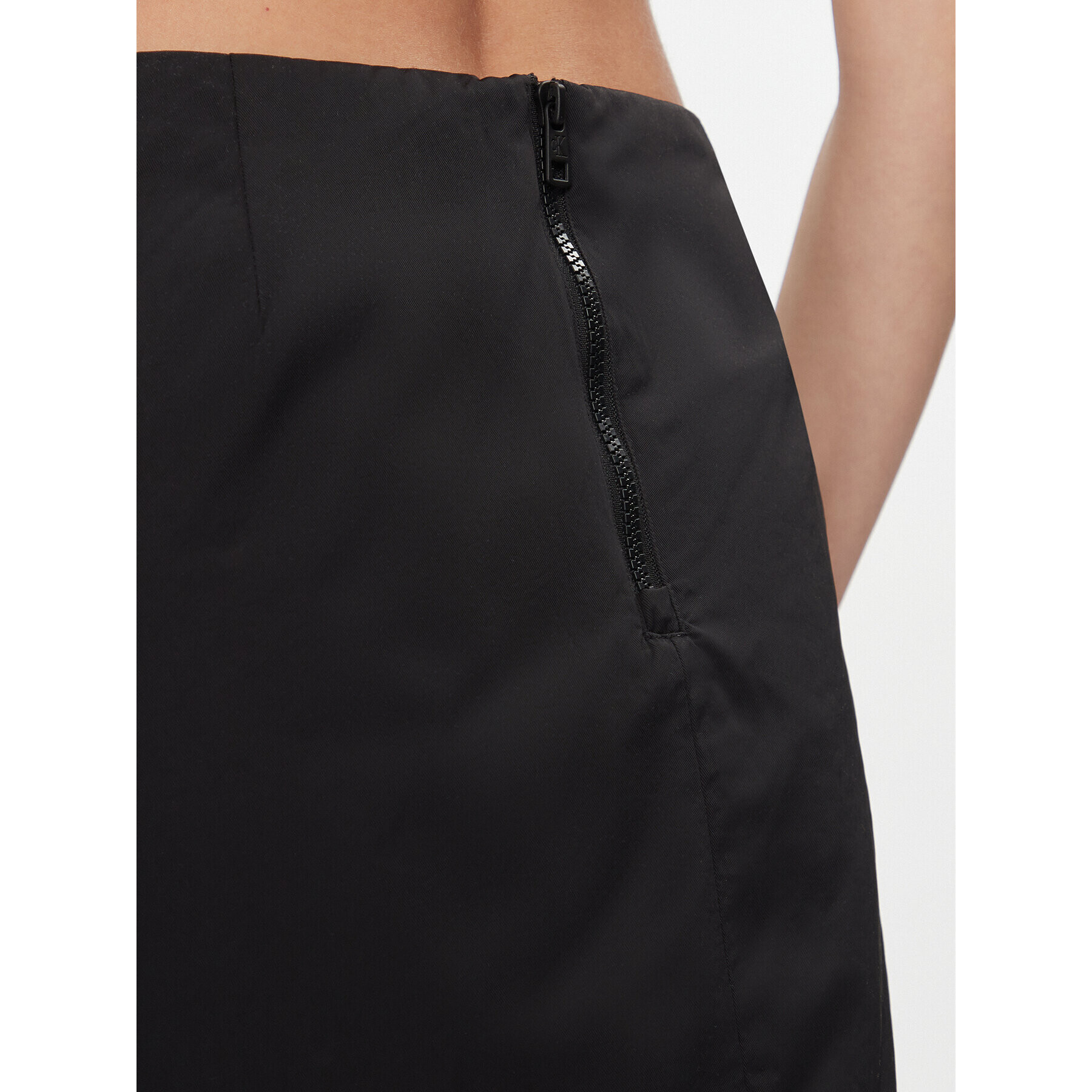 Calvin Klein Jeans Fustă mini Light Padded Cargo Skirt J20J222620 Negru Regular Fit - Pled.ro