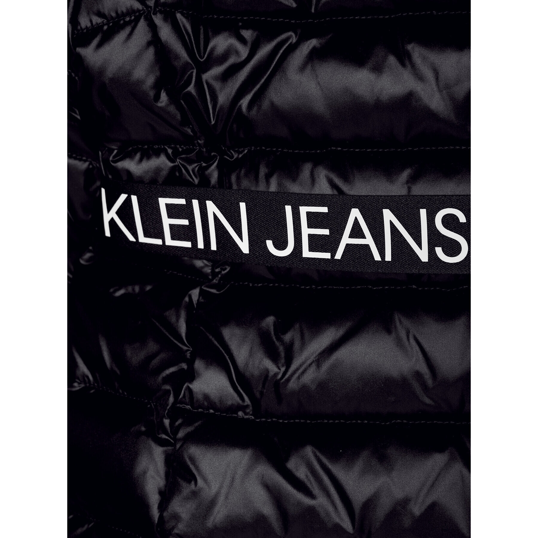 Calvin Klein Jeans Geacă din puf Essential Down IG0IG00596 Negru Regular Fit - Pled.ro