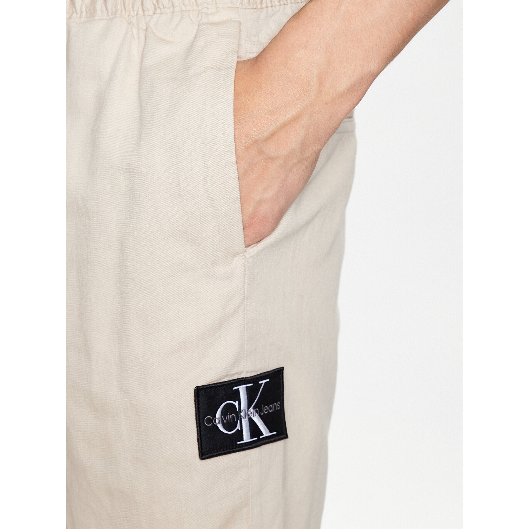 Calvin Klein Jeans Pantalon scurți din material J30J323149 Bej Regular Fit - Pled.ro