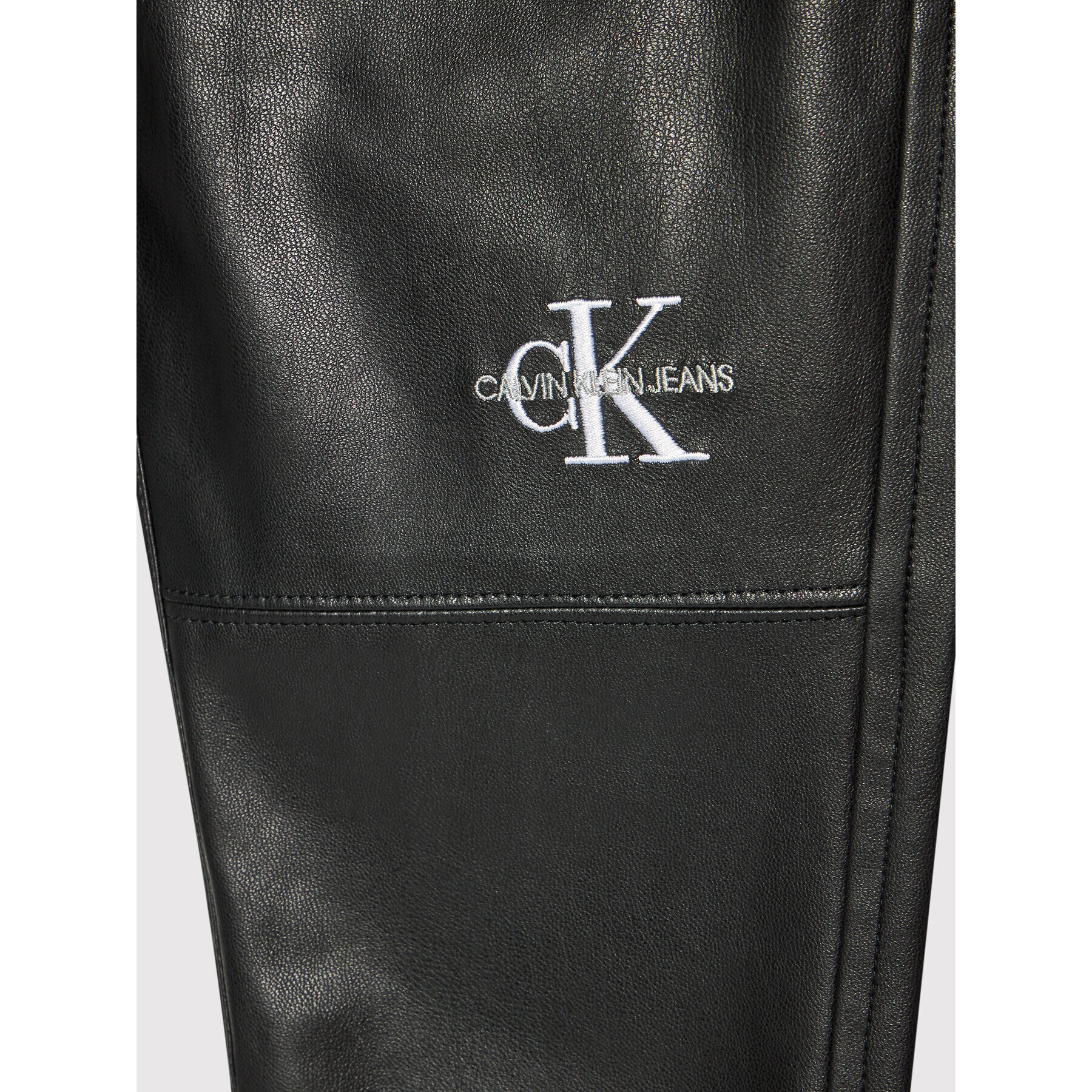 Calvin Klein Jeans Pantaloni din imitație de piele Provocative IG0IG01078 Negru Regular Fit - Pled.ro