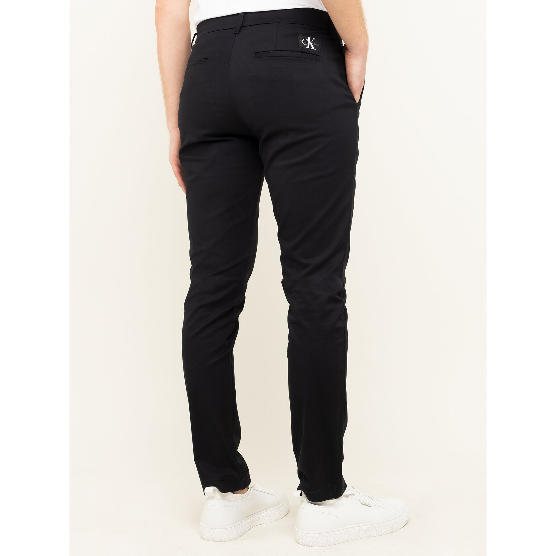 Calvin Klein Jeans Pantaloni din material Chino J30J314242 Negru Slim Fit - Pled.ro