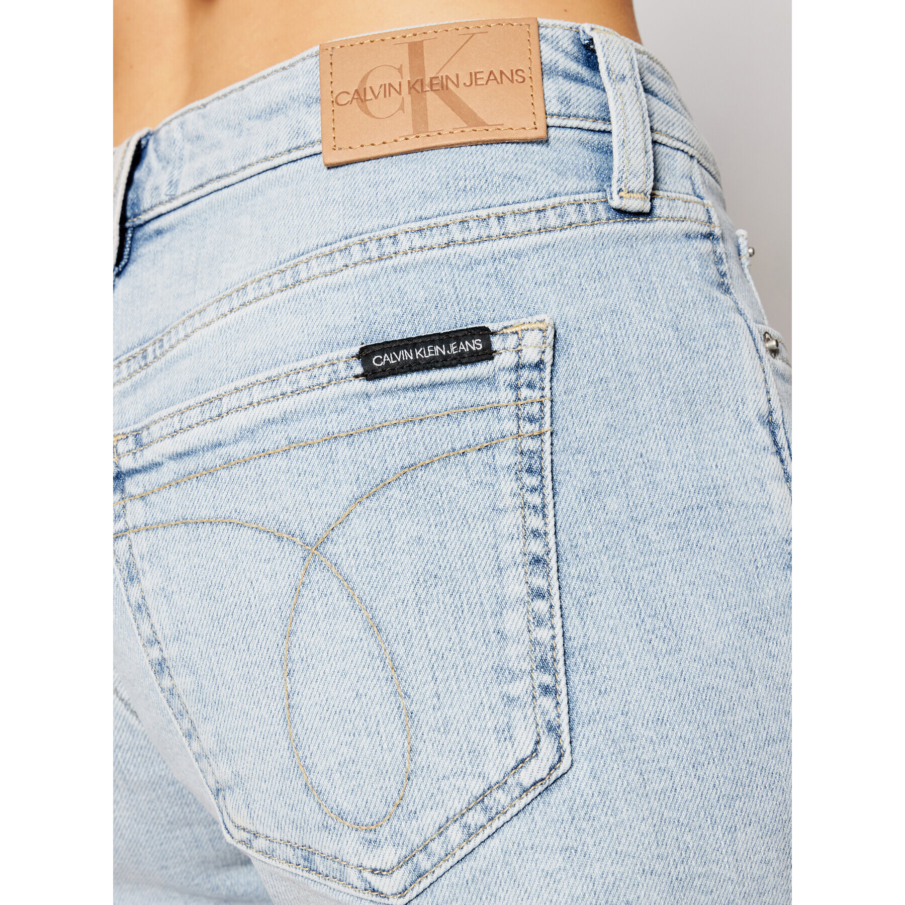 Calvin Klein Jeans Pantaloni scurți de blugi J20J215902 Albastru Regular Fit - Pled.ro