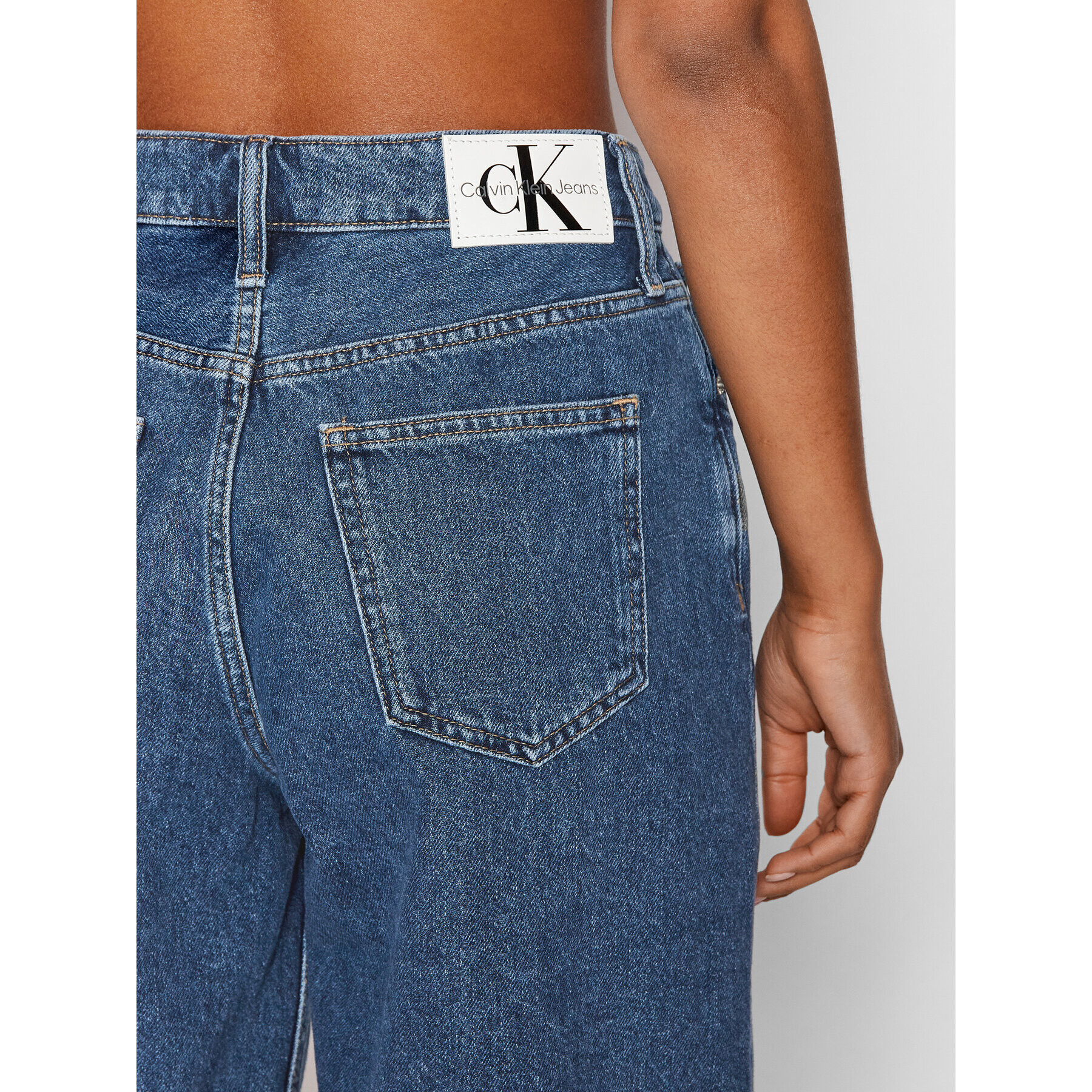 Calvin Klein Jeans Pantaloni scurți de blugi J20J218810 Albastru Relaxed Fit - Pled.ro