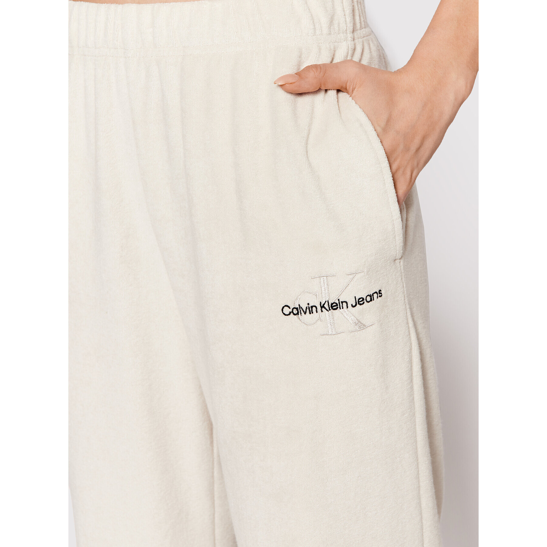 Calvin Klein Jeans Pantaloni trening J20J218972 Bej Relaxed Fit - Pled.ro