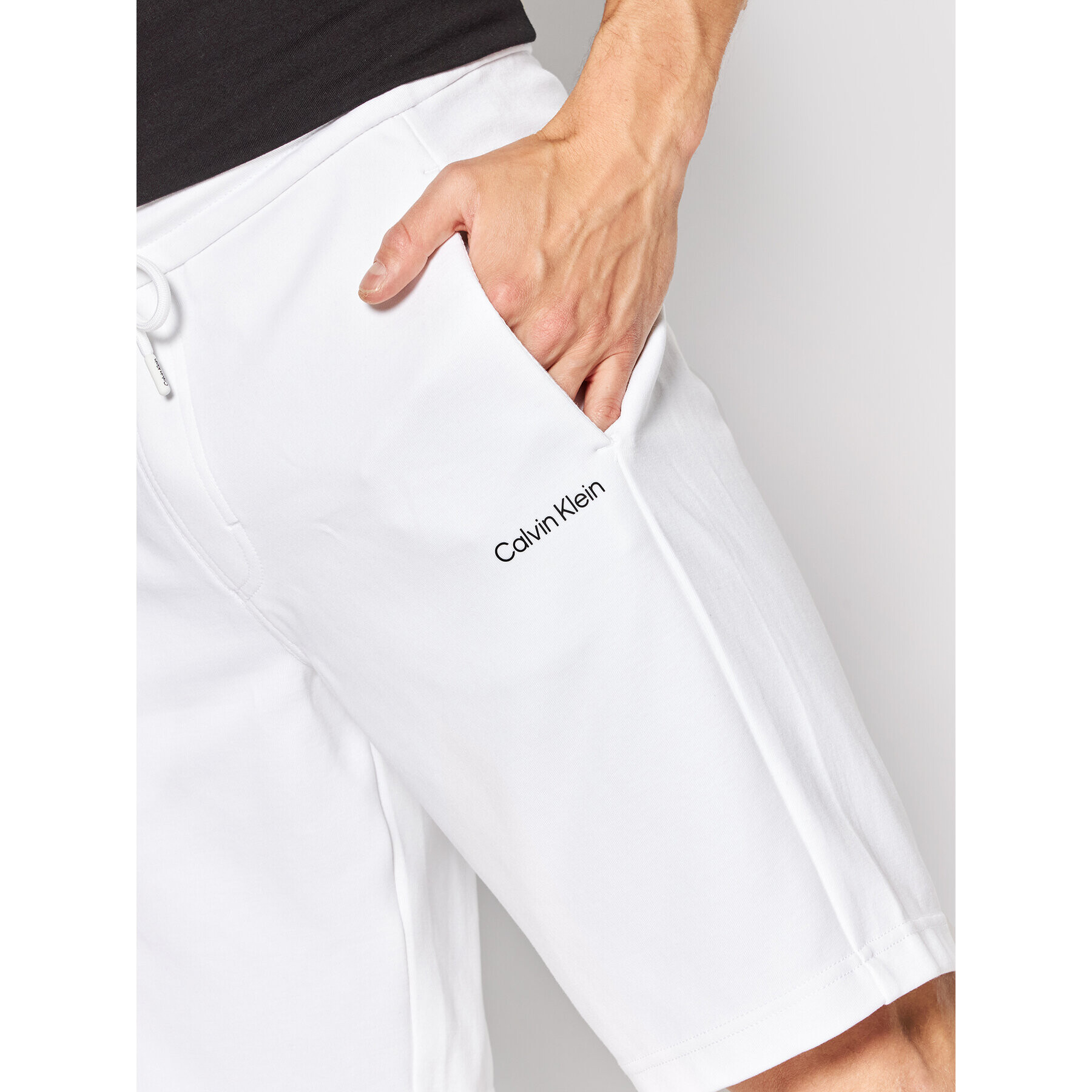 Calvin Klein Pantaloni scurți sport Interlock Micro Logo K10K109430 Alb Regular Fit - Pled.ro