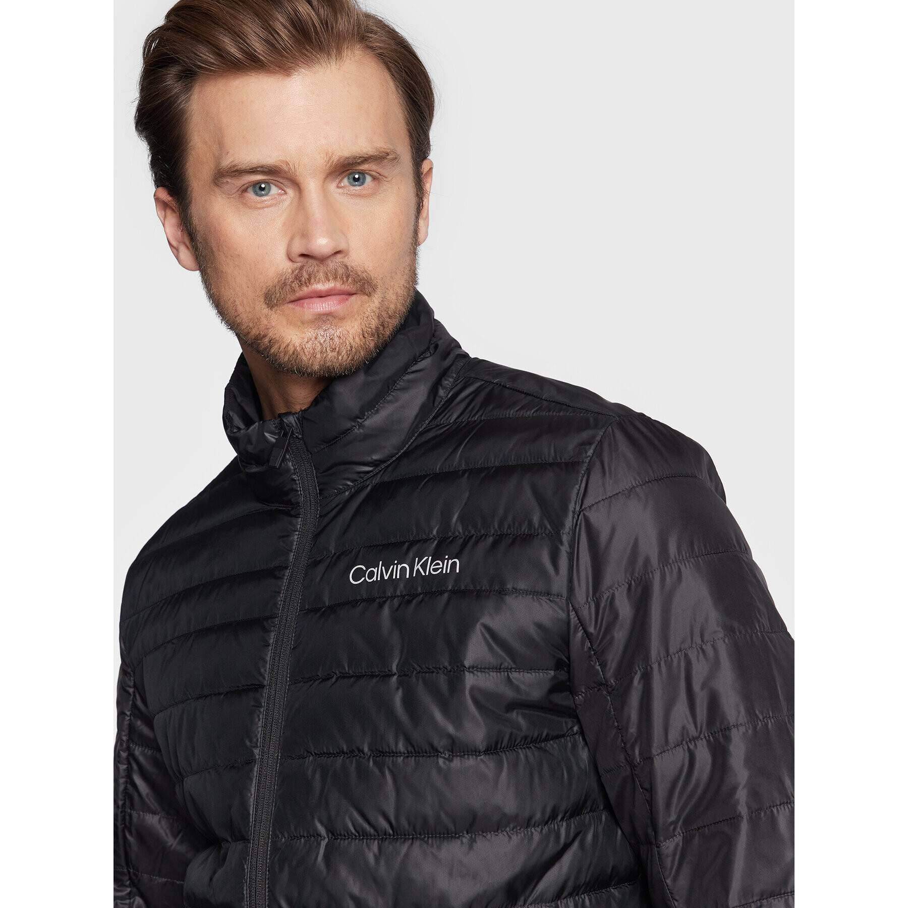 Calvin Klein Performance Geacă din puf 00GMF2O524 Negru Regular Fit - Pled.ro