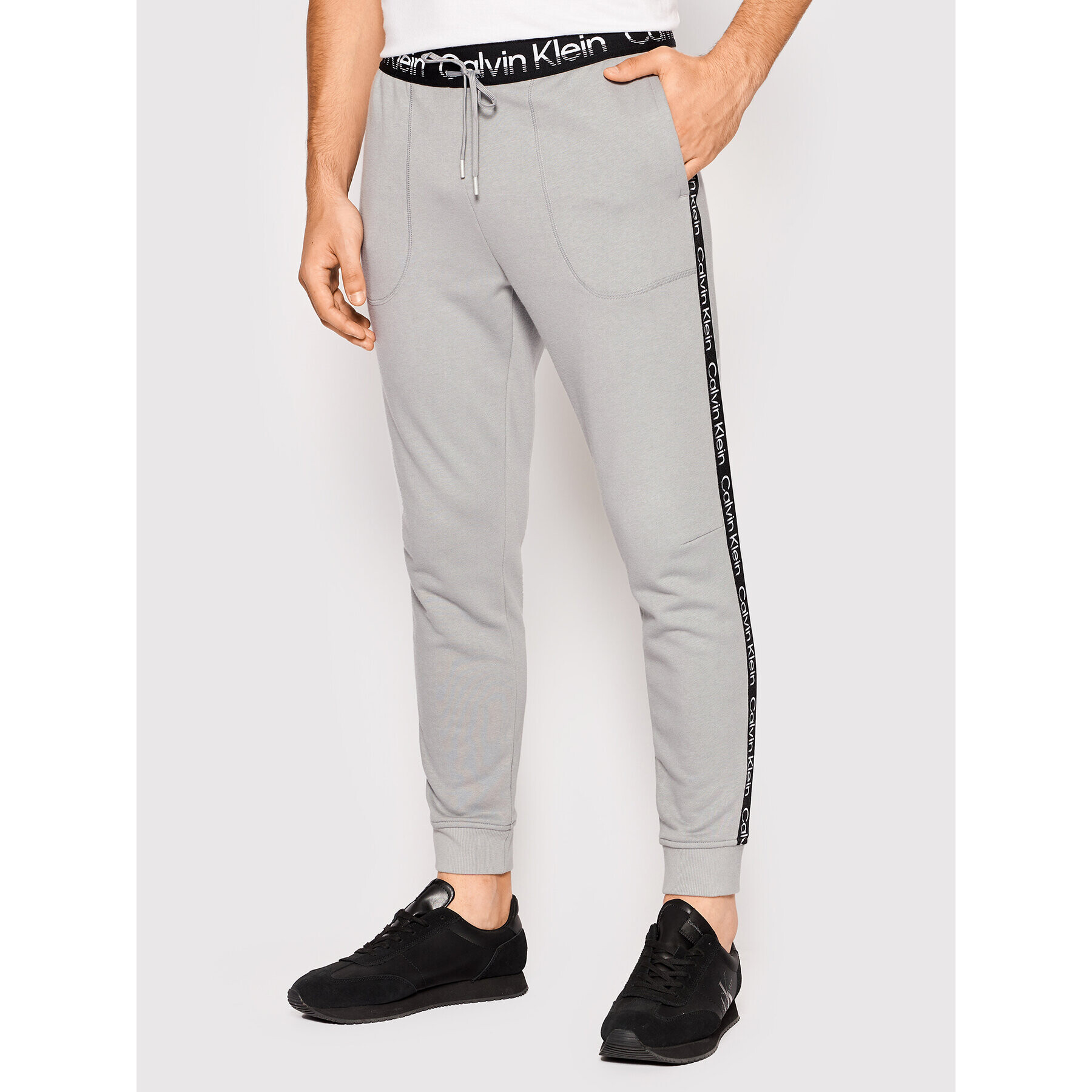 Calvin Klein Performance Pantaloni trening 00GMS2P600 Gri Regular Fit - Pled.ro