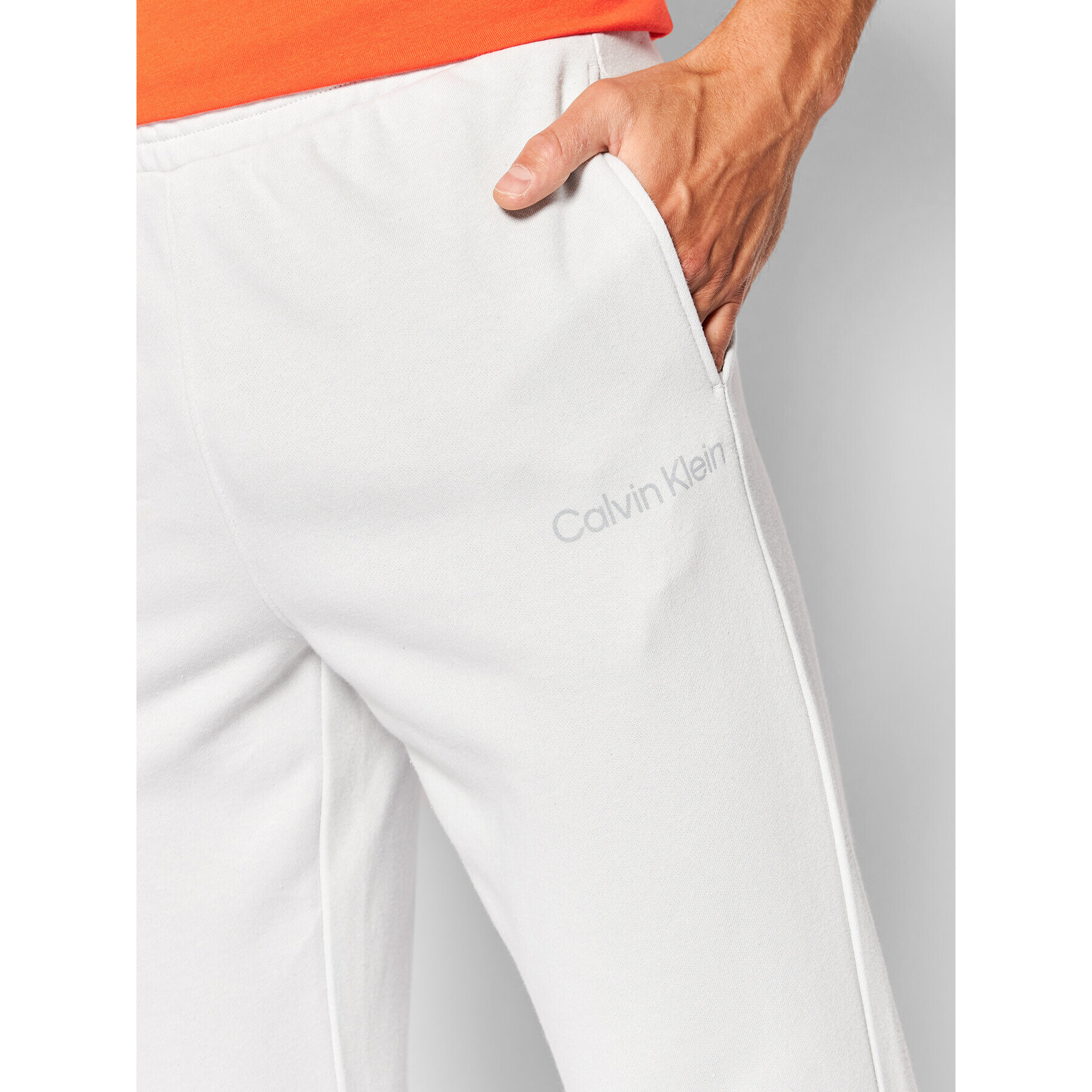 Calvin Klein Performance Pantaloni trening 00GMS2P606 Bej Regular Fit - Pled.ro