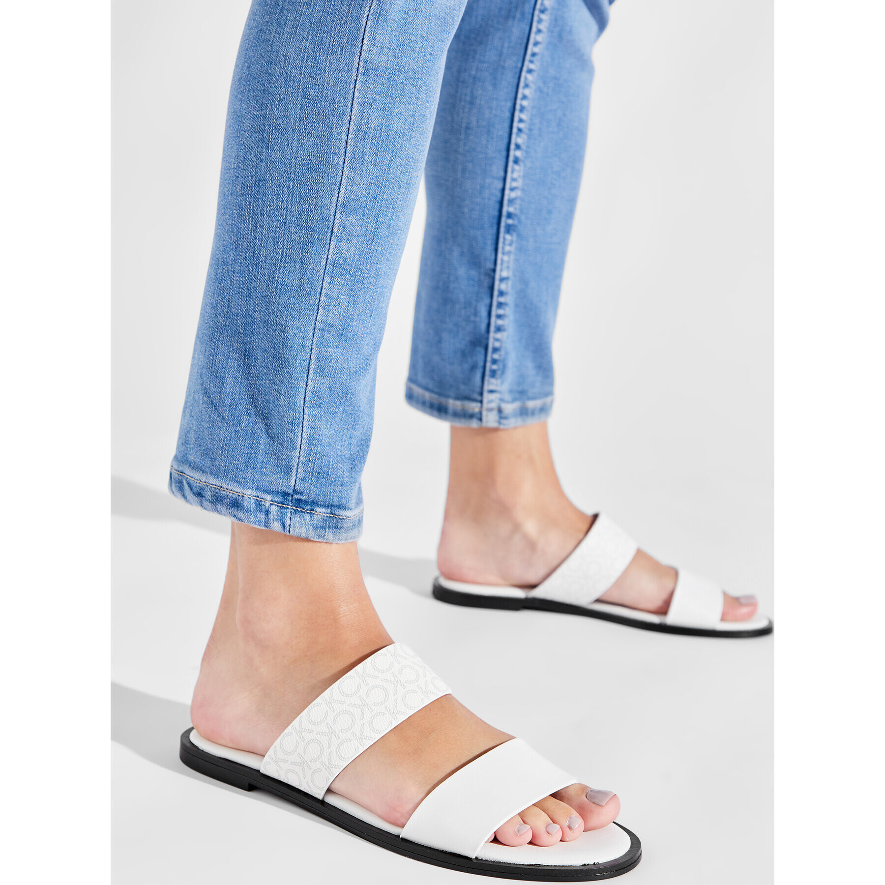 Calvin Klein Șlapi Almond Flat 2Bar Slide HW0HW01134 Alb - Pled.ro