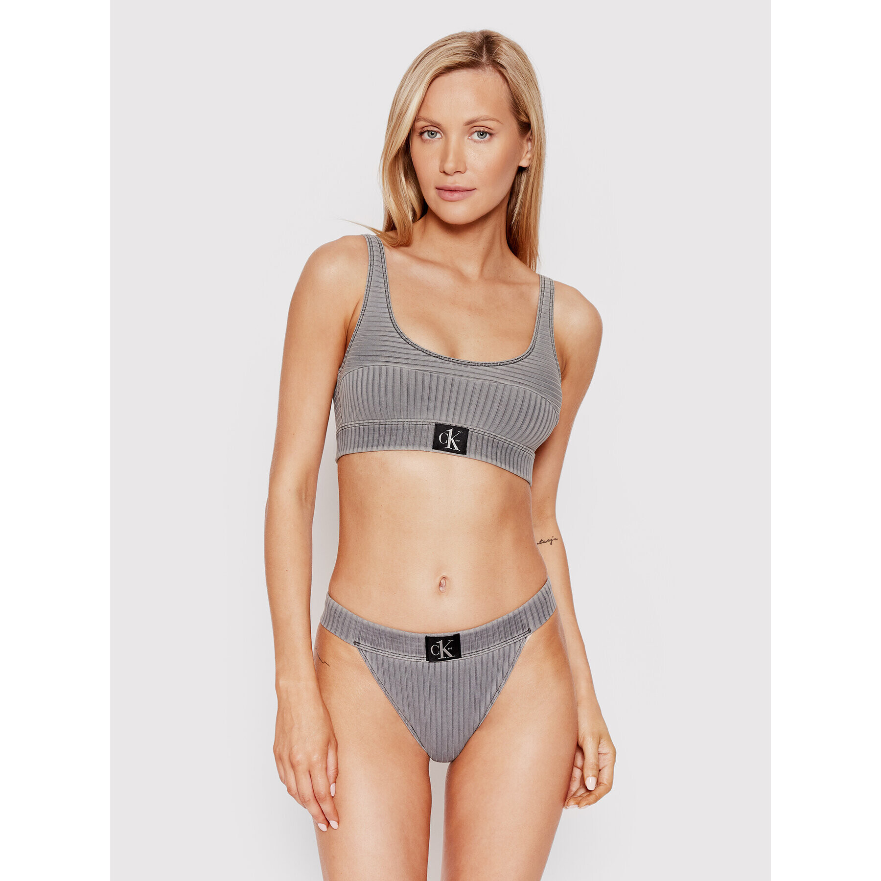 Calvin Klein Swimwear Bikini partea de sus KW0KW01753 Gri - Pled.ro