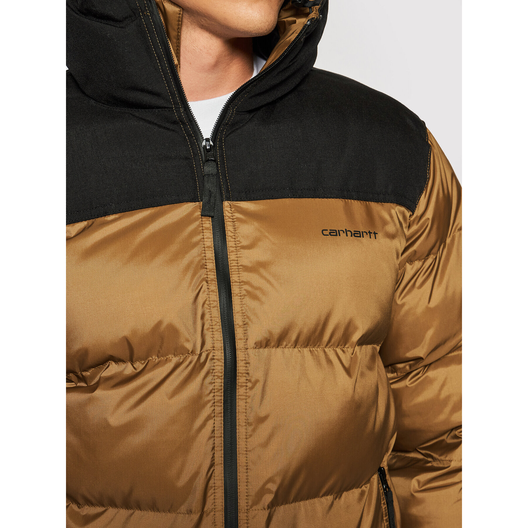 Carhartt WIP Geacă din puf Larsen I026811 Maro Regular Fit - Pled.ro