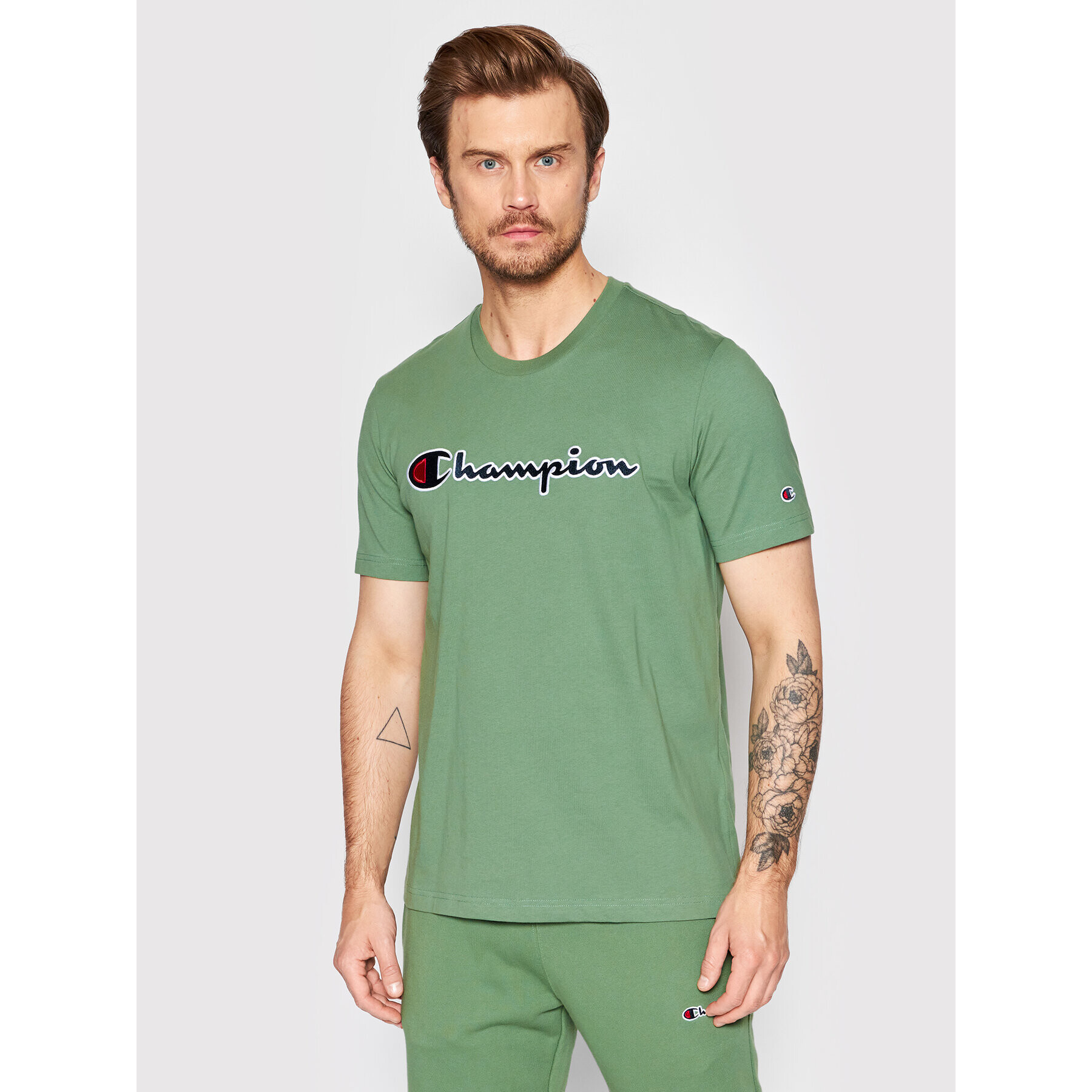 Champion Tricou Embroidered Large Script Logo 217814 Verde Comfort Fit - Pled.ro