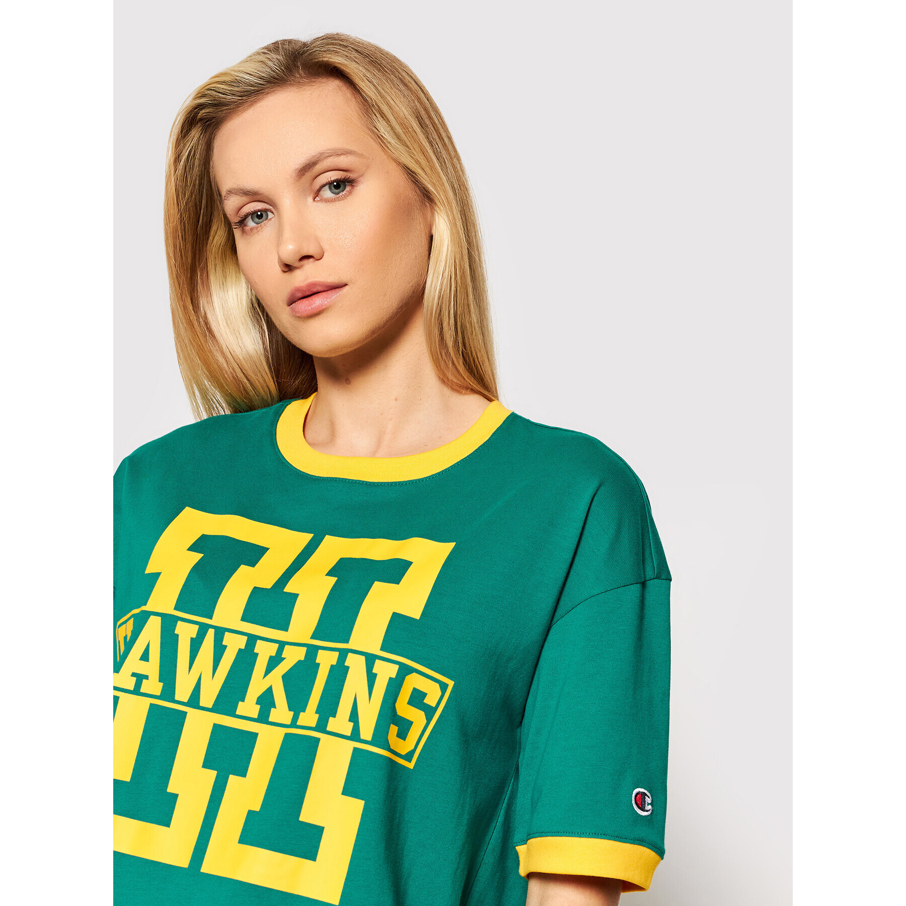 Champion Tricou Unisex STRANGER THINGS Hawkins 217756 Verde Custom Fit - Pled.ro