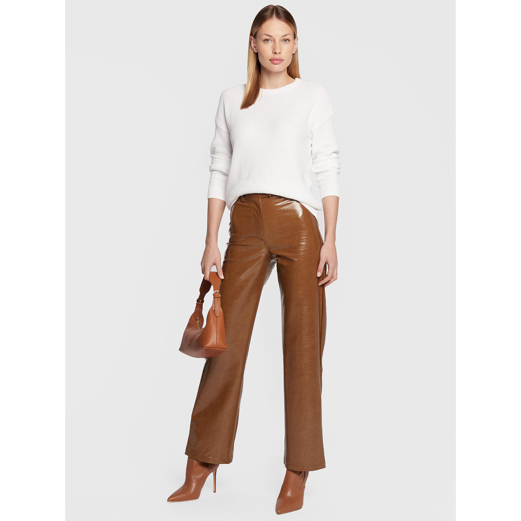 Cotton On Pantaloni din imitație de piele 2054453 Maro Relaxed Fit - Pled.ro