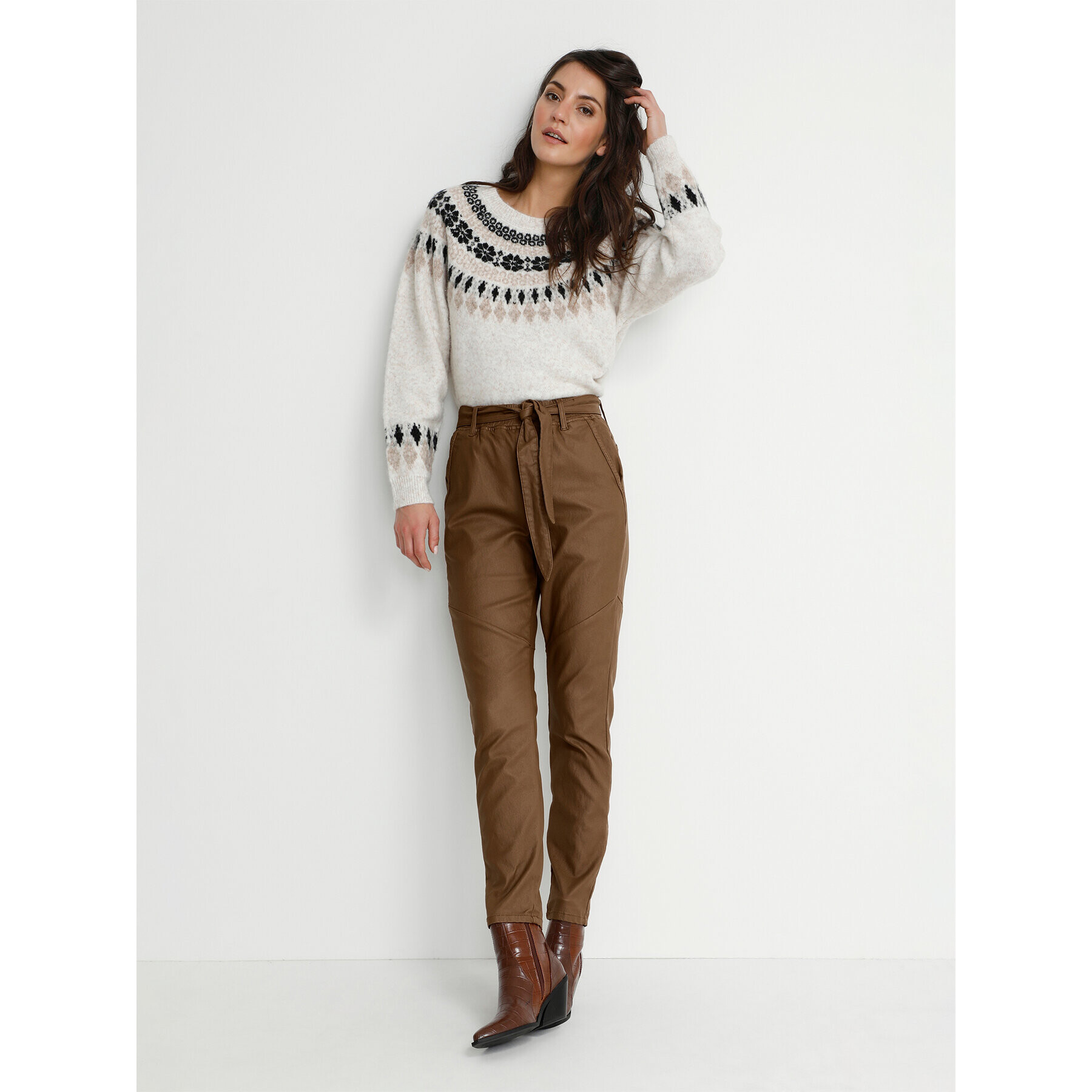 Cream Pantaloni din imitație de piele Torid 10610407 Maro Relaxed Fit - Pled.ro