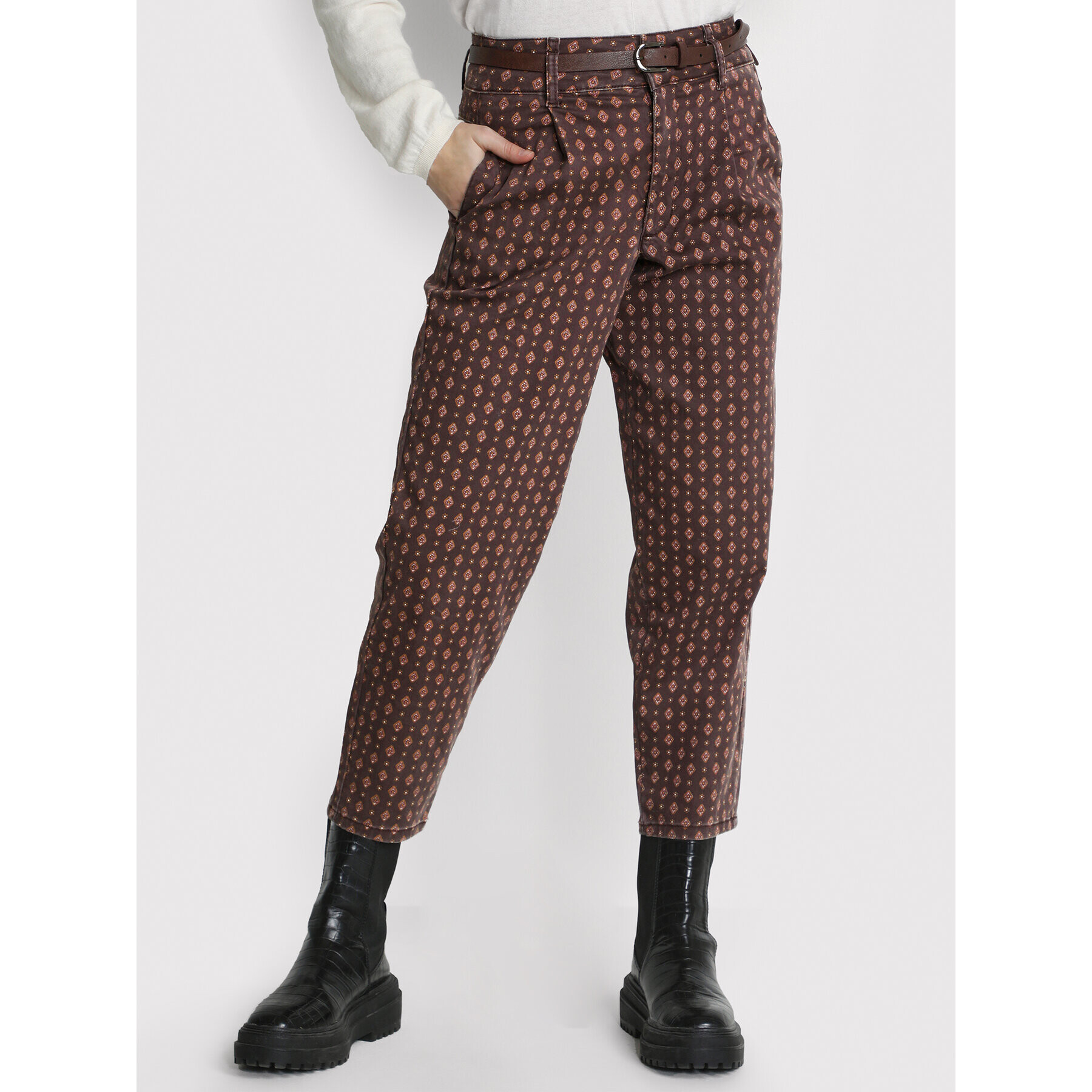 Cream Pantaloni din material Beja 10610079 Maro Mom Fit - Pled.ro