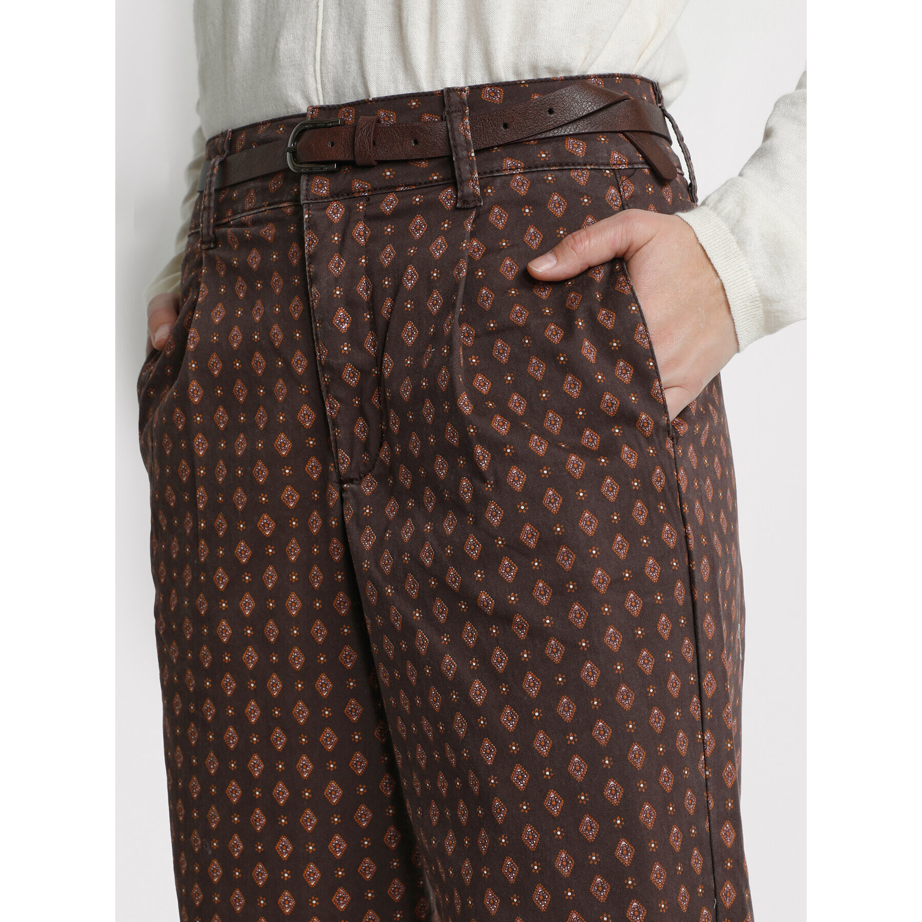 Cream Pantaloni din material Beja 10610079 Maro Mom Fit - Pled.ro