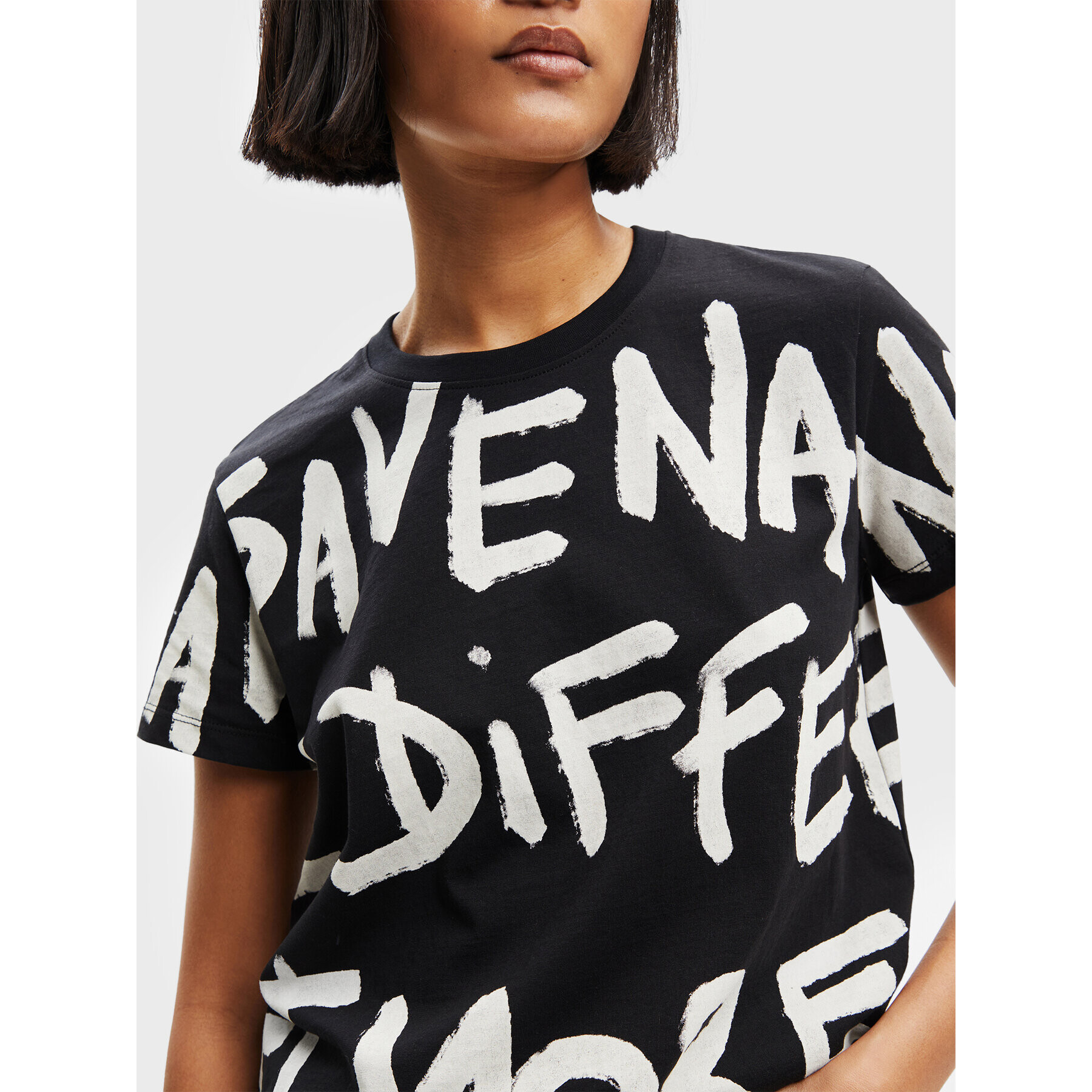 Desigual Tricou Enya 22WWTK21 Negru Regular Fit - Pled.ro