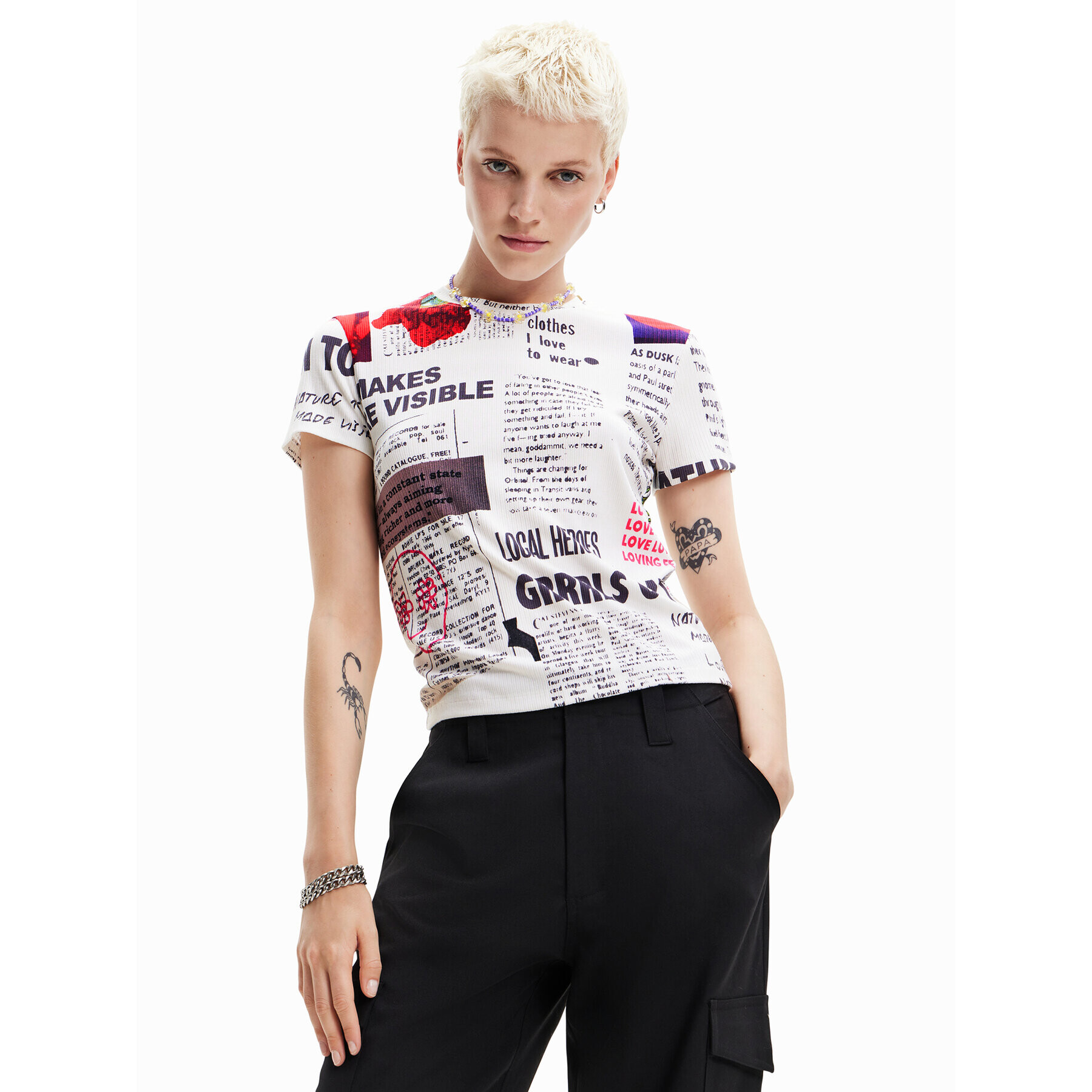 Desigual Tricou Newspaper 23SWTK61 Alb Regular Fit - Pled.ro