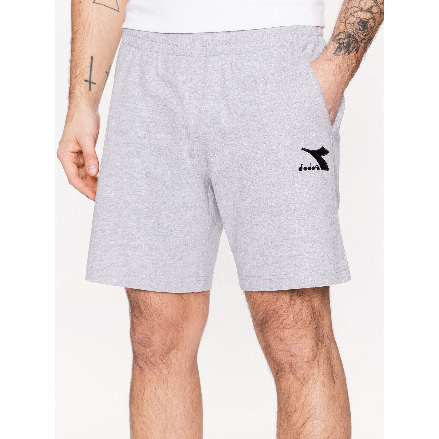 Diadora Pantaloni scurți sport Core 102.179760 Gri Regular Fit - Pled.ro