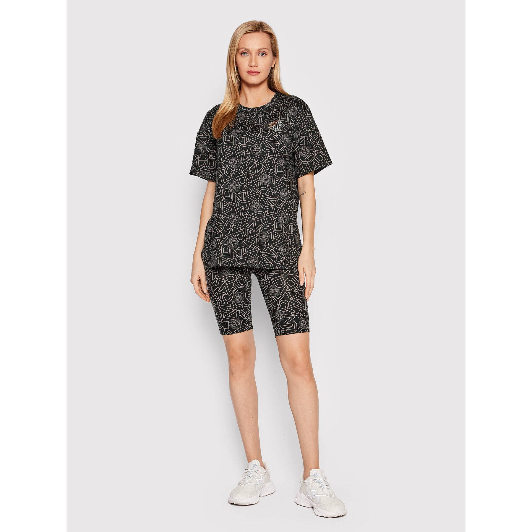 DKNY Set tricou și pantaloni scurți sport YI2822523 Negru Regular Fit - Pled.ro