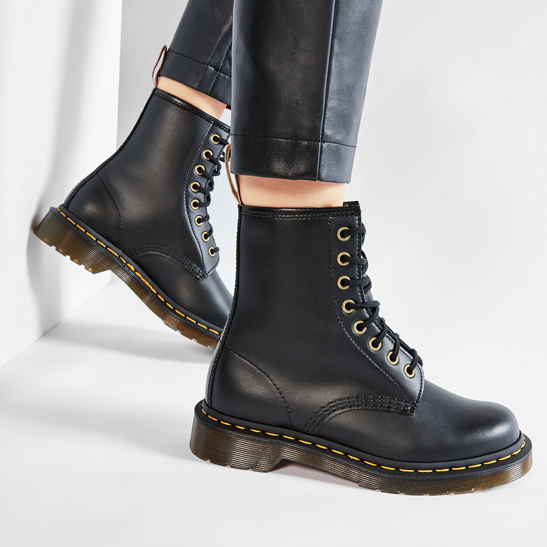 Dr. Martens Bocanci Vegan 1460 14045001 Negru - Pled.ro